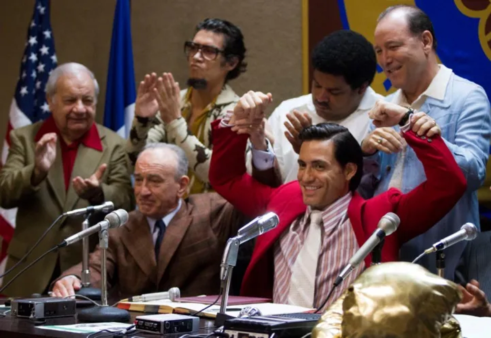 Robert De Niro, Rubén Blades, Óscar Jaenada, and Edgar Ramírez in Hands of Stone (2016)