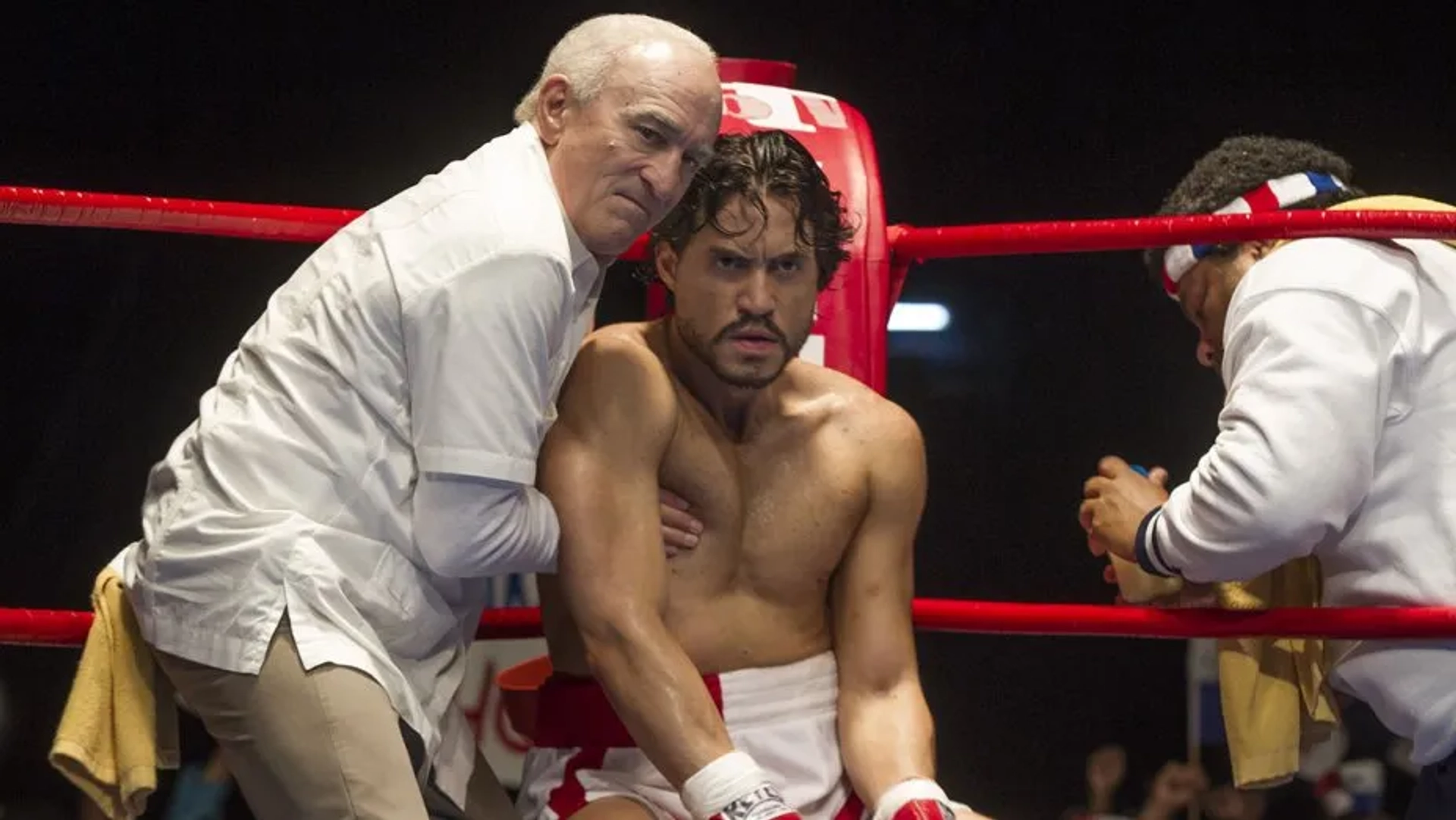 Robert De Niro and Edgar Ramírez in Hands of Stone (2016)