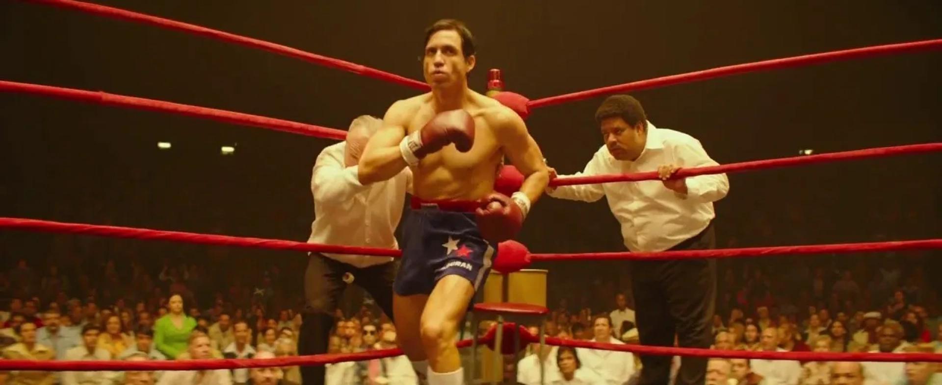 Robert De Niro, Edgar Ramírez, and Pedro Perez in Hands of Stone (2016)