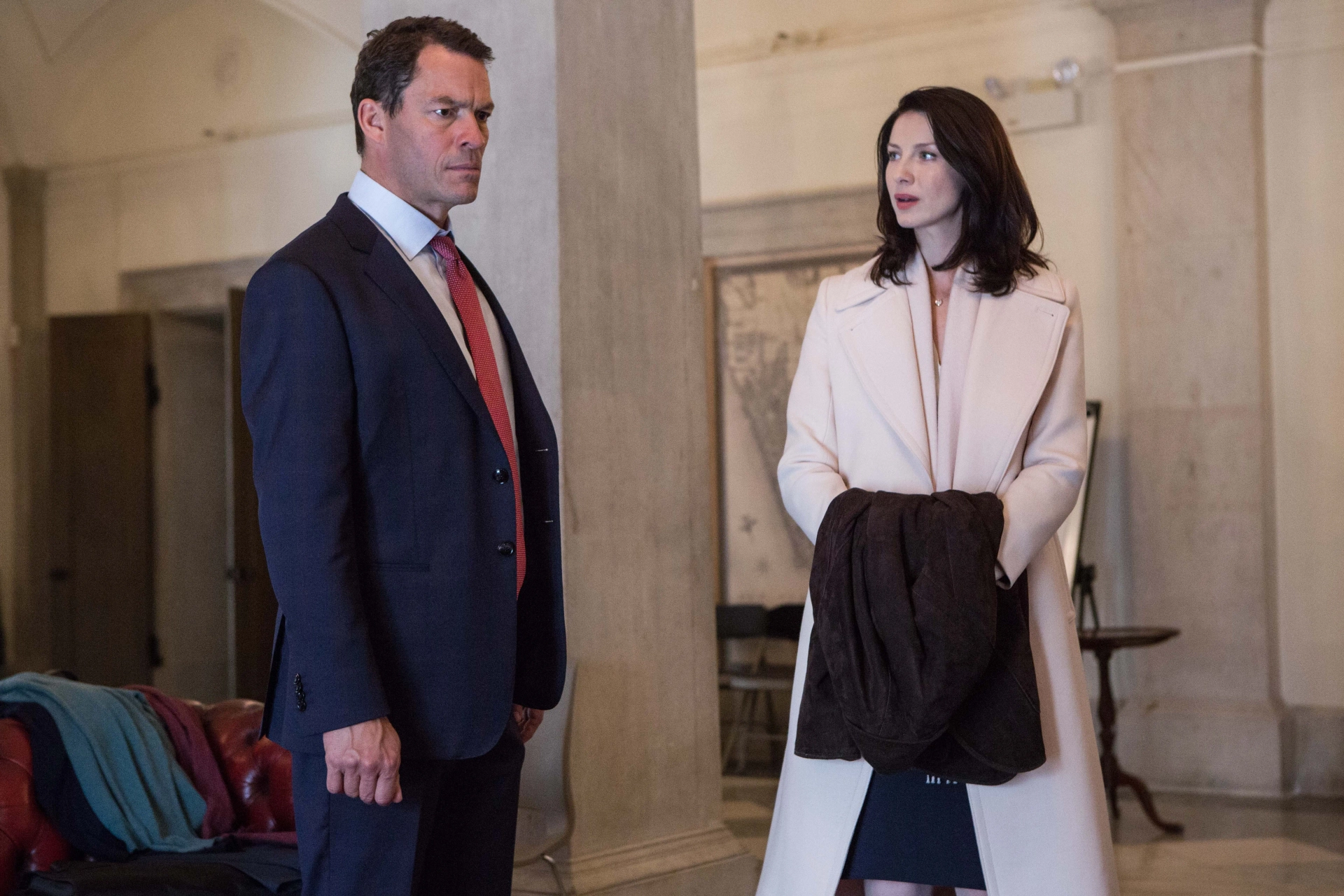 Dominic West and Caitríona Balfe in Money Monster (2016)