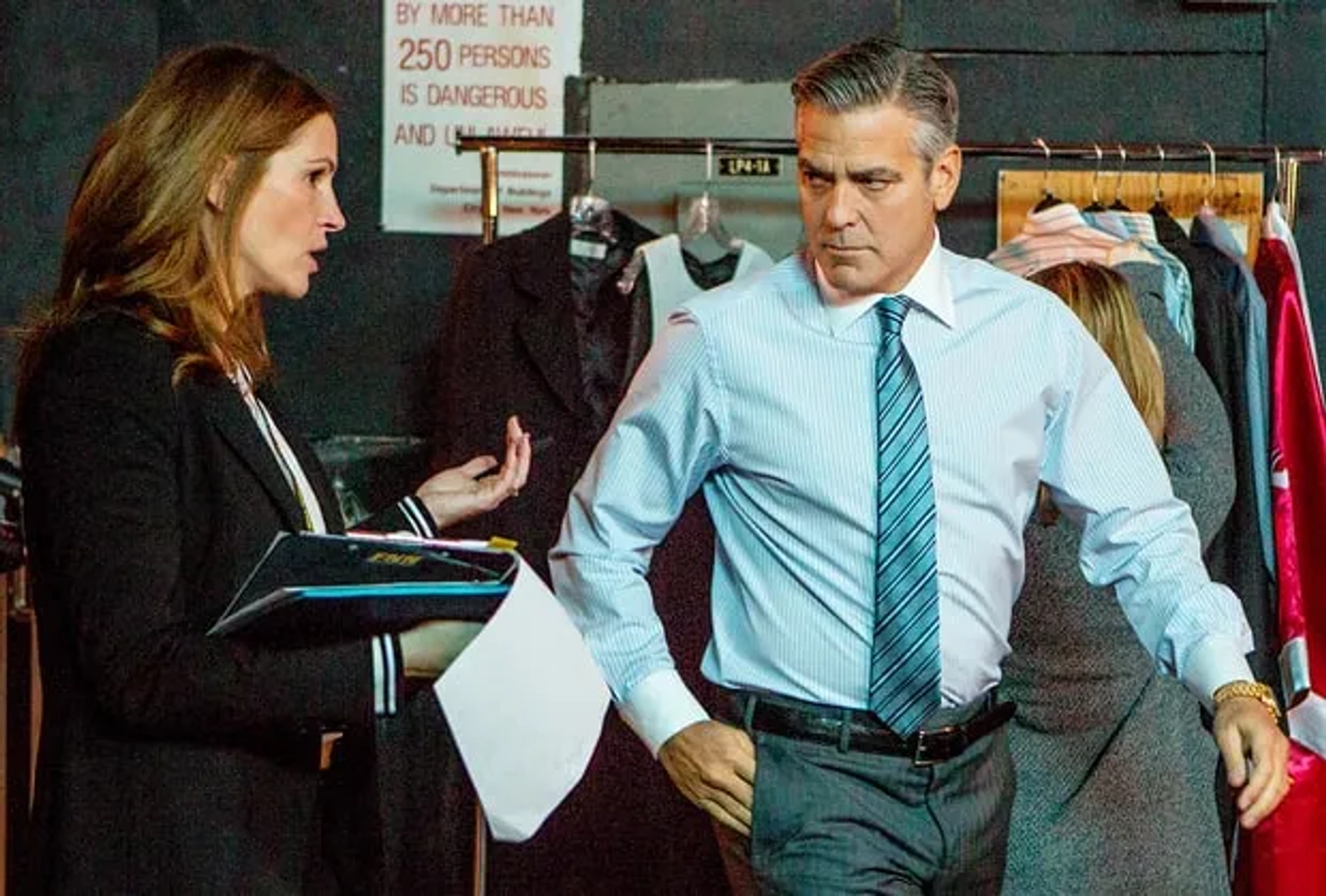 George Clooney and Julia Roberts in Money Monster (2016)