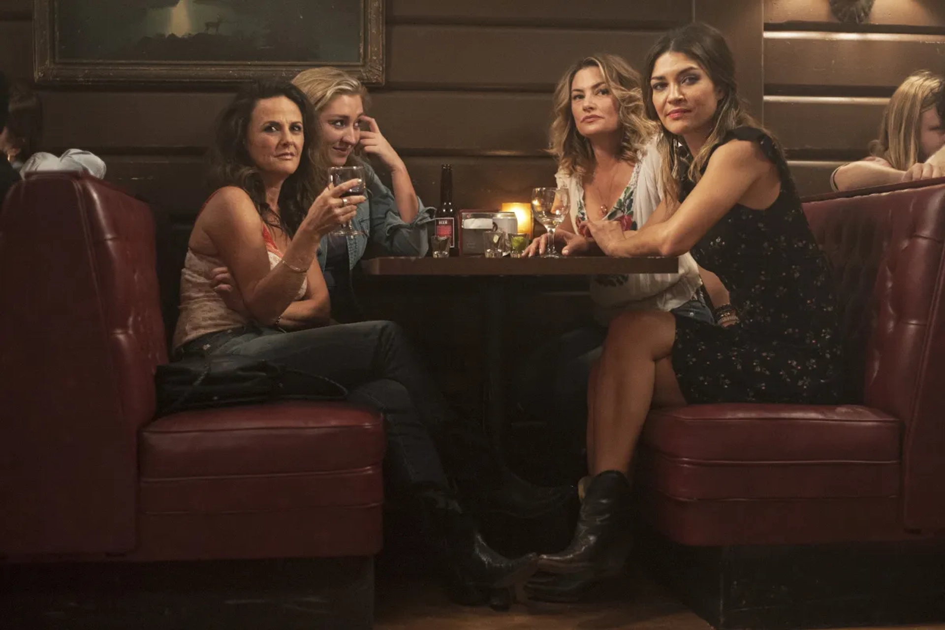 Mädchen Amick, Gia Carides, and Jessica Szohr in Twin Peaks (2017)