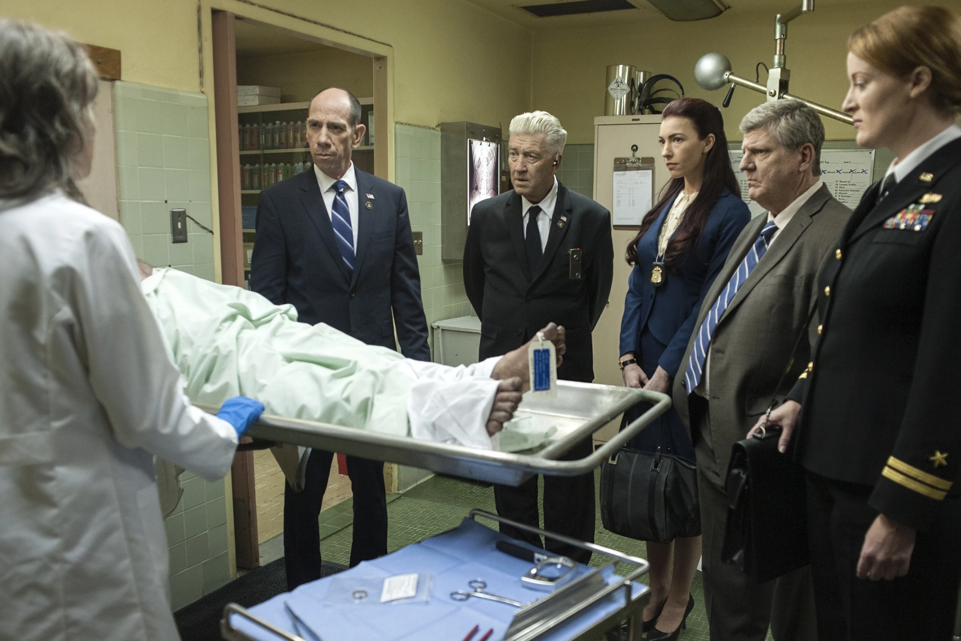 David Lynch, Miguel Ferrer, Jane Adams, Chrysta Bell, Brent Briscoe, and Adele Jones in Twin Peaks (2017)