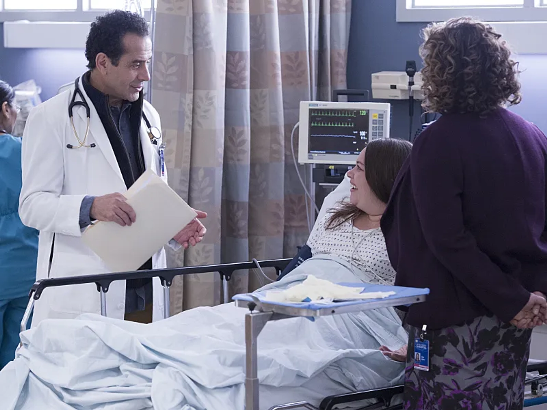 Tony Shalhoub, Vanessa Aspillaga, and Anna Deavere Smith in Nurse Jackie (2009)