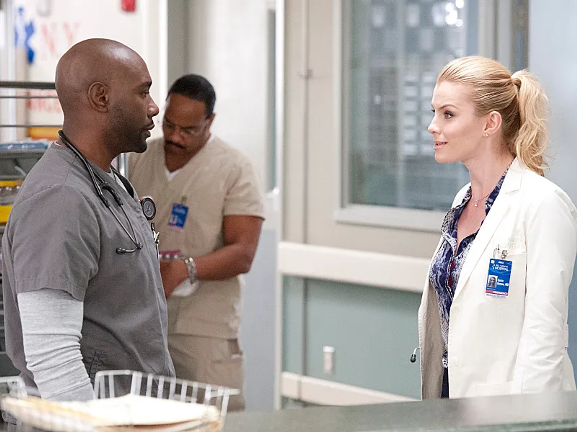 Morris Chestnut and Betty Gilpin in Nurse Jackie (2009)