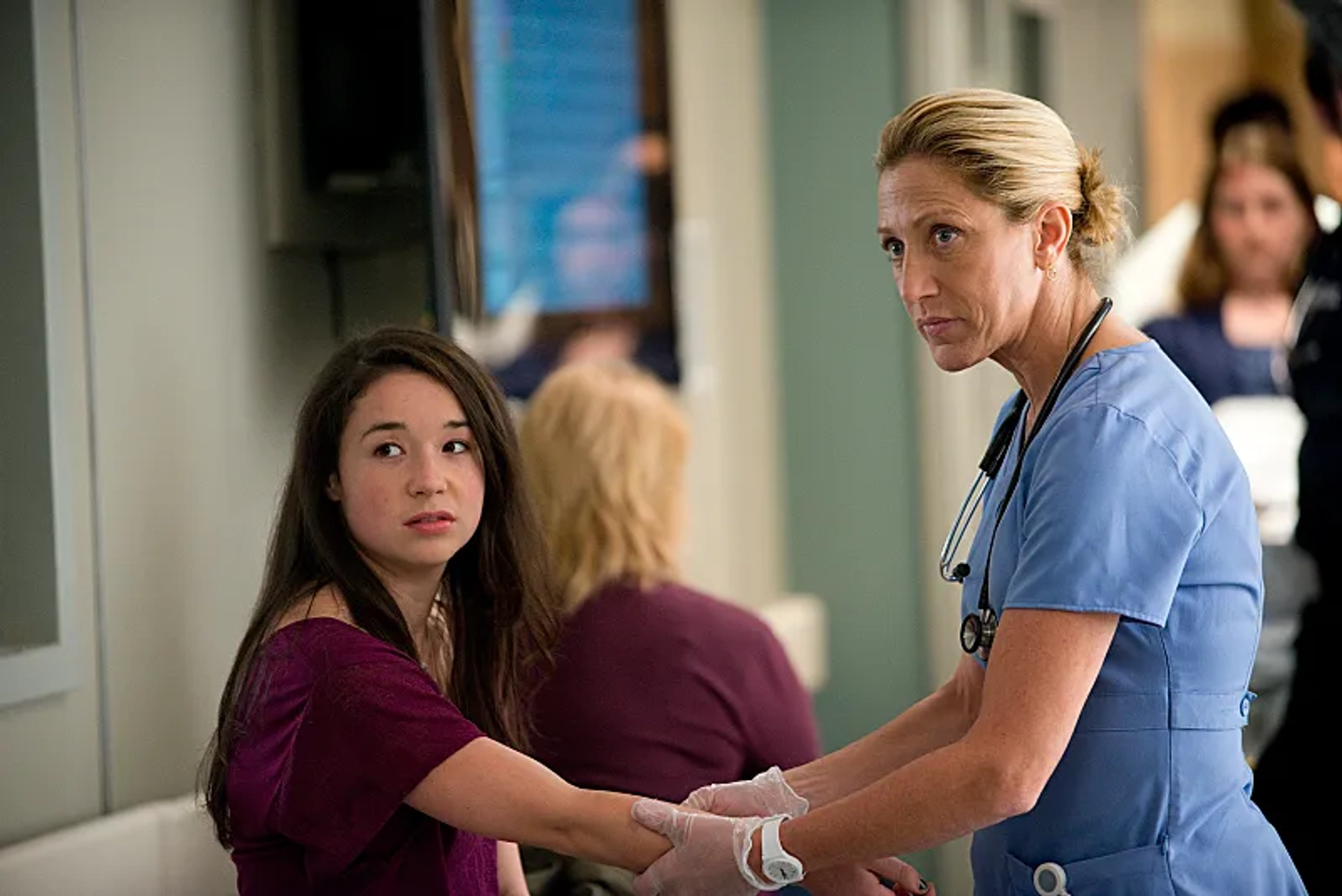 Edie Falco and Sarah Steele in Nurse Jackie (2009)