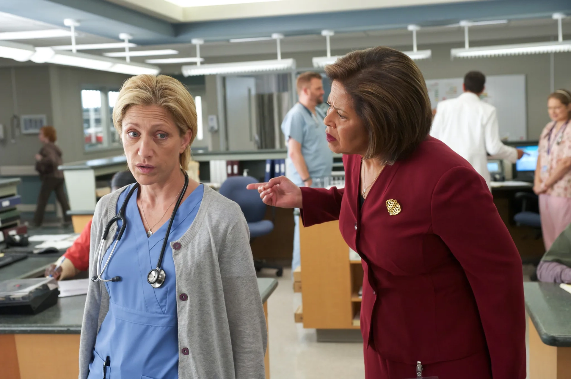 Edie Falco and Anna Deavere Smith in Nurse Jackie (2009)