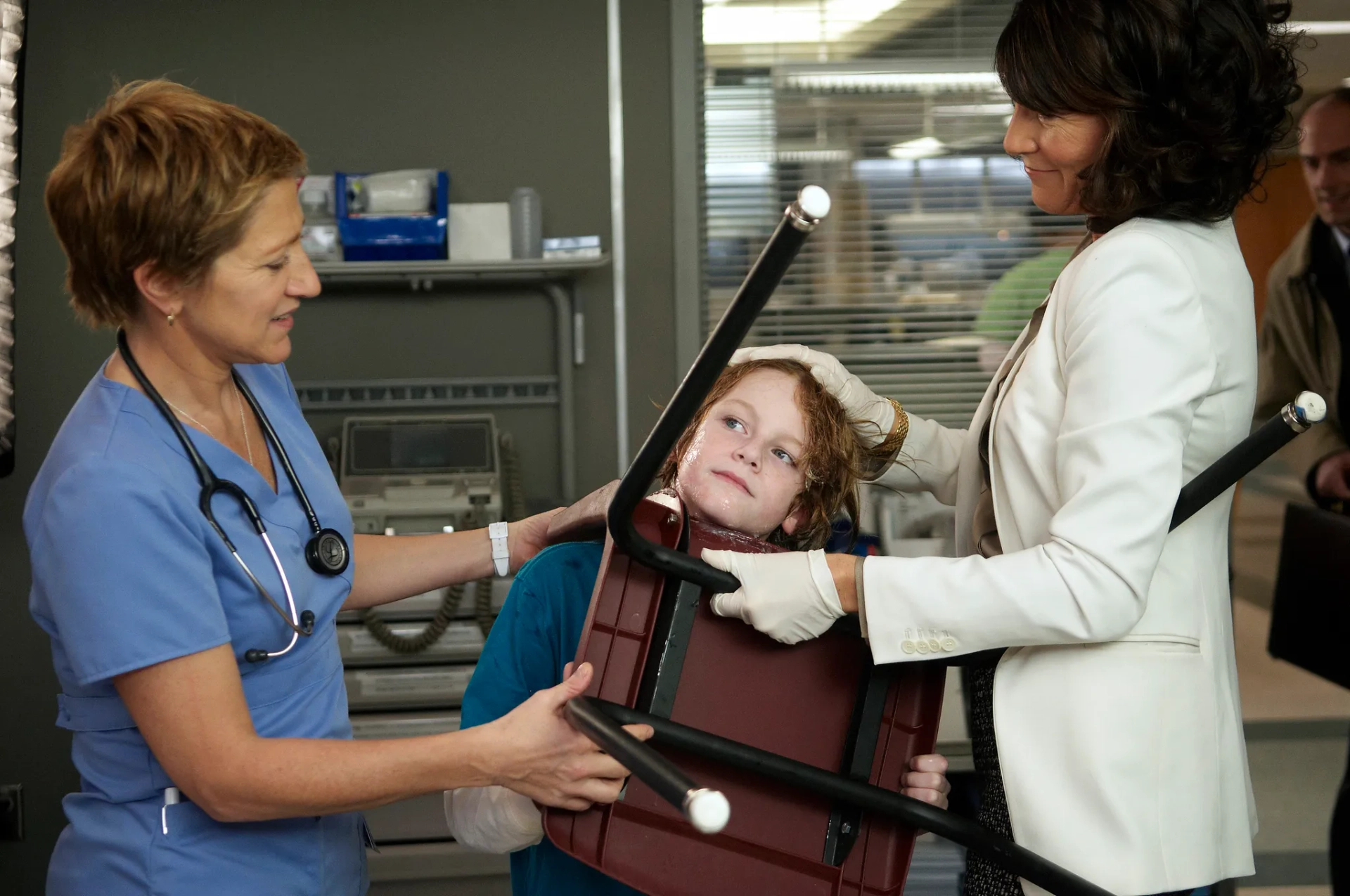 Edie Falco, Eve Best, and Liam Foley in Nurse Jackie (2009)