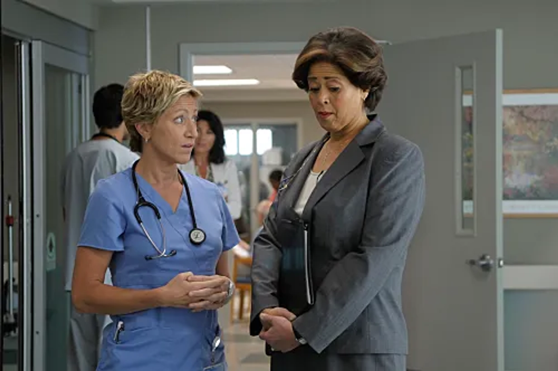 Edie Falco and Anna Deavere Smith in Nurse Jackie (2009)