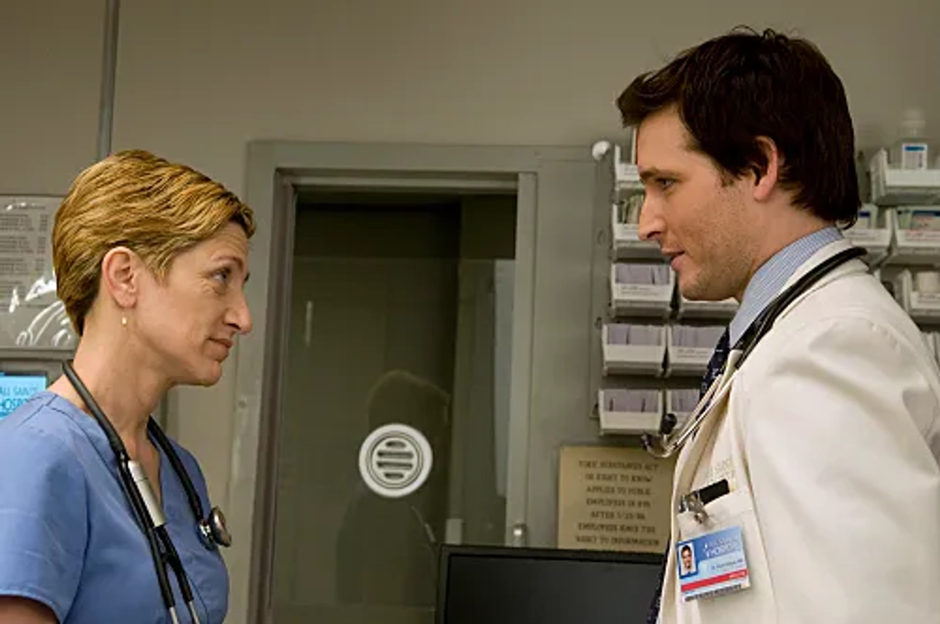 Peter Facinelli and Edie Falco in Nurse Jackie (2009)