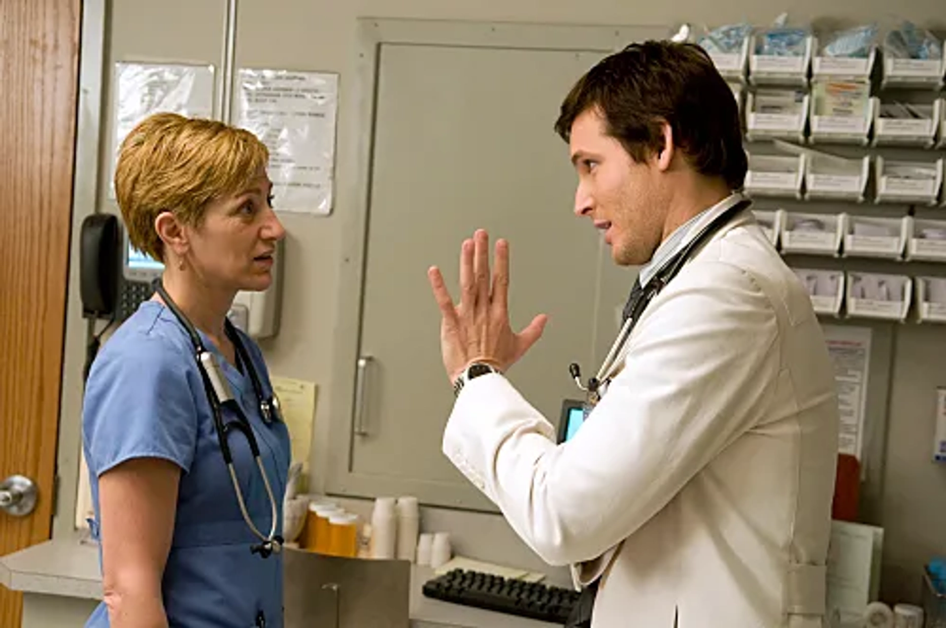 Peter Facinelli and Edie Falco in Nurse Jackie (2009)