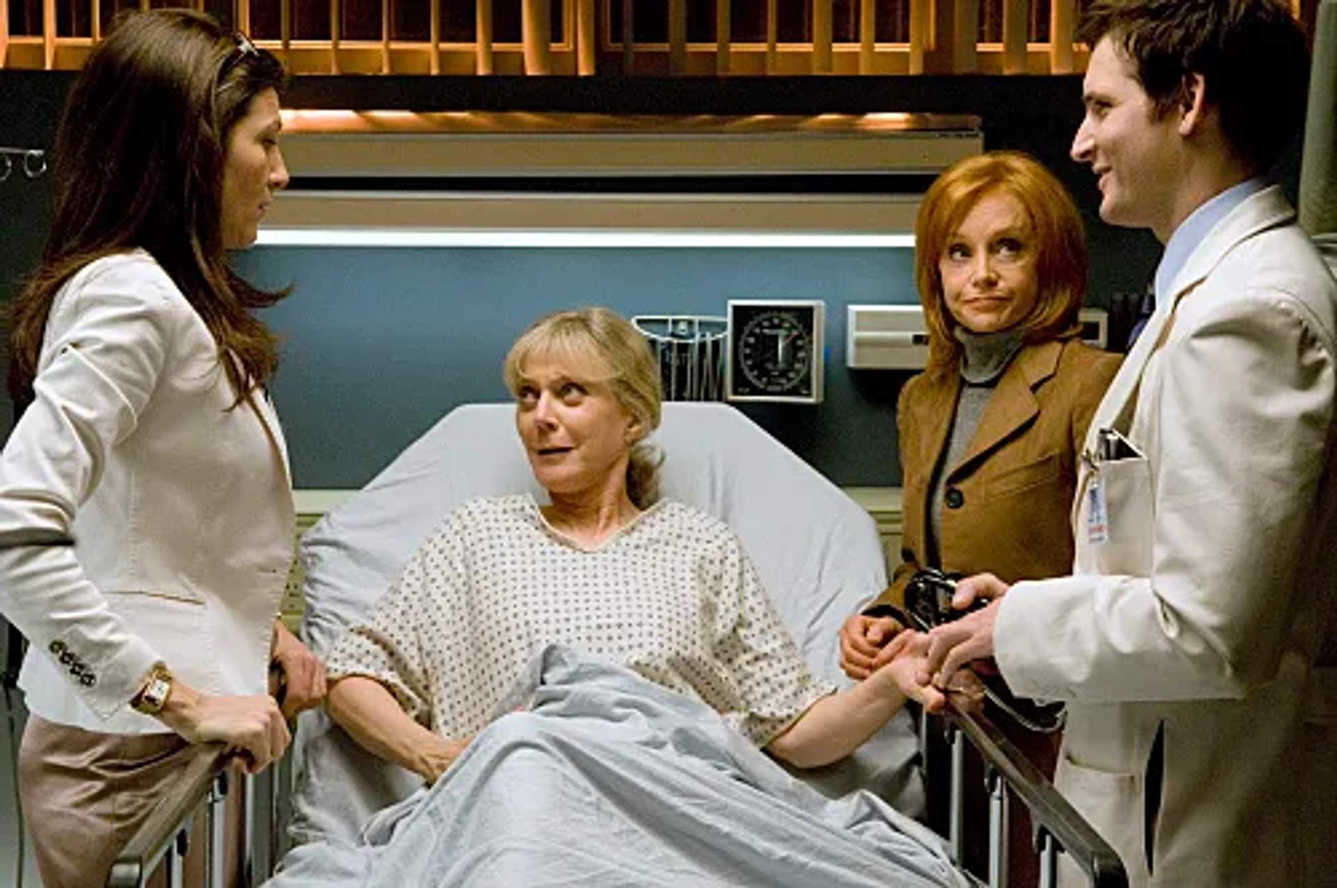 Blythe Danner, Swoosie Kurtz, Peter Facinelli, and Eve Best in Nurse Jackie (2009)