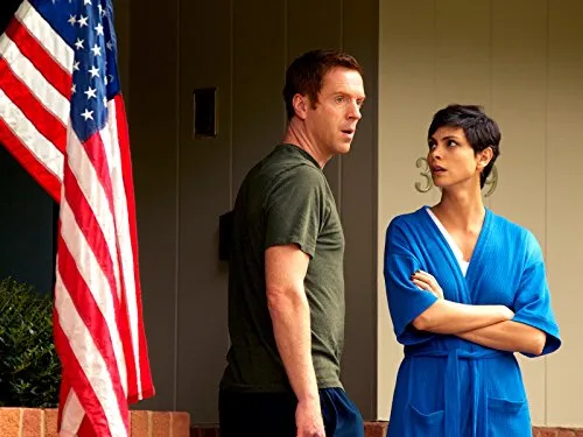 Damian Lewis and Morena Baccarin in Homeland (2011)