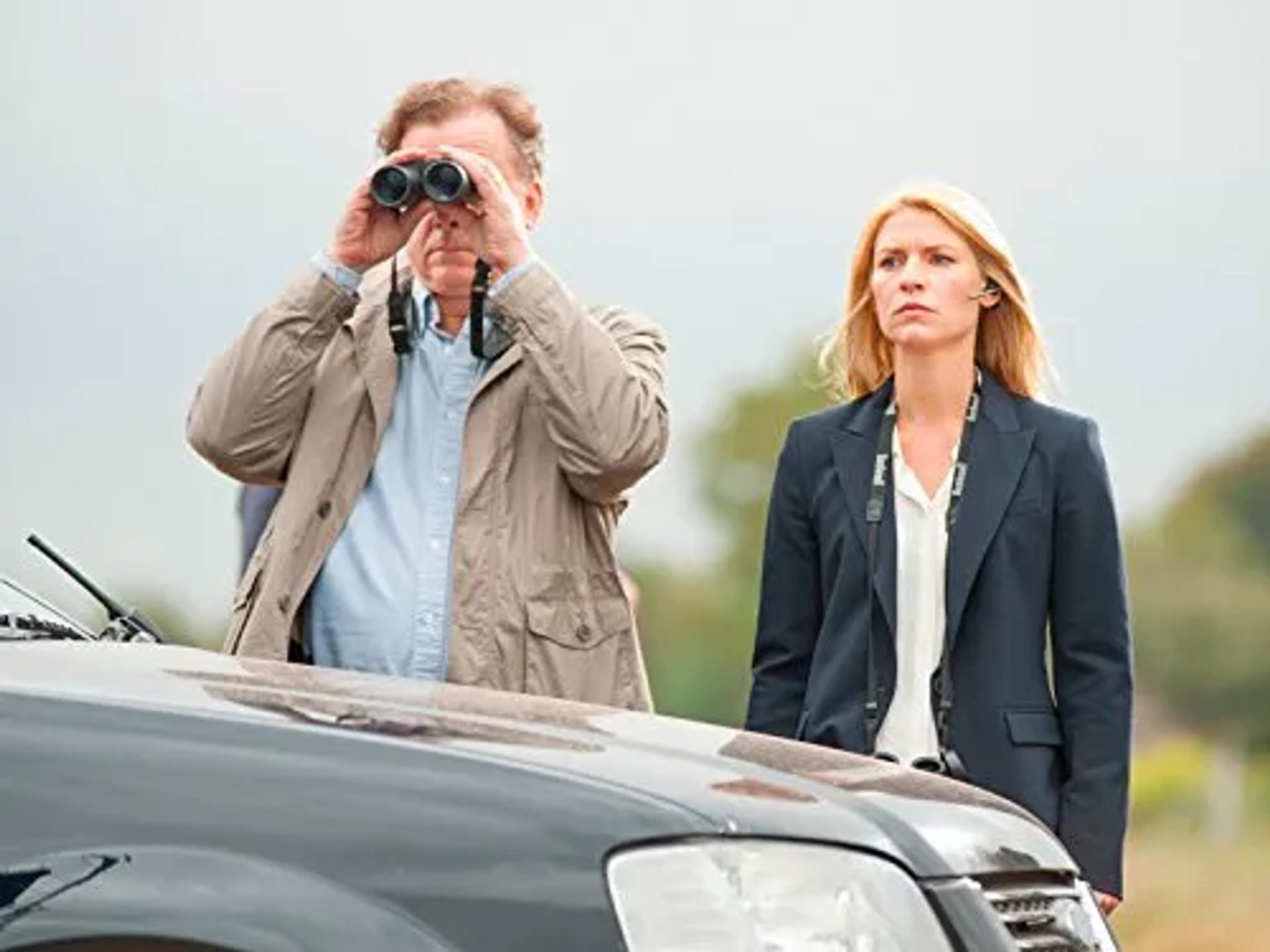 Claire Danes and Michael O'Keefe in Homeland (2011)