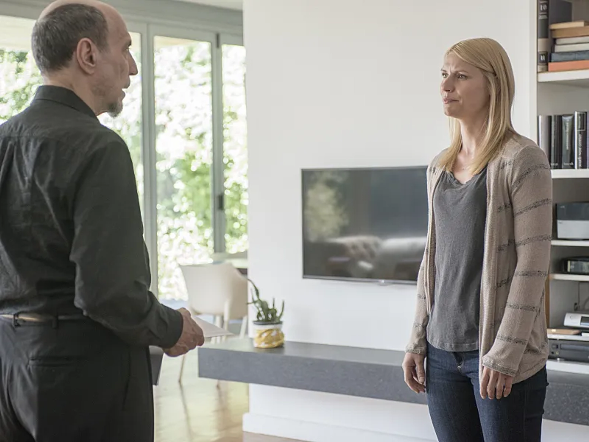 Claire Danes and F. Murray Abraham in Homeland (2011)