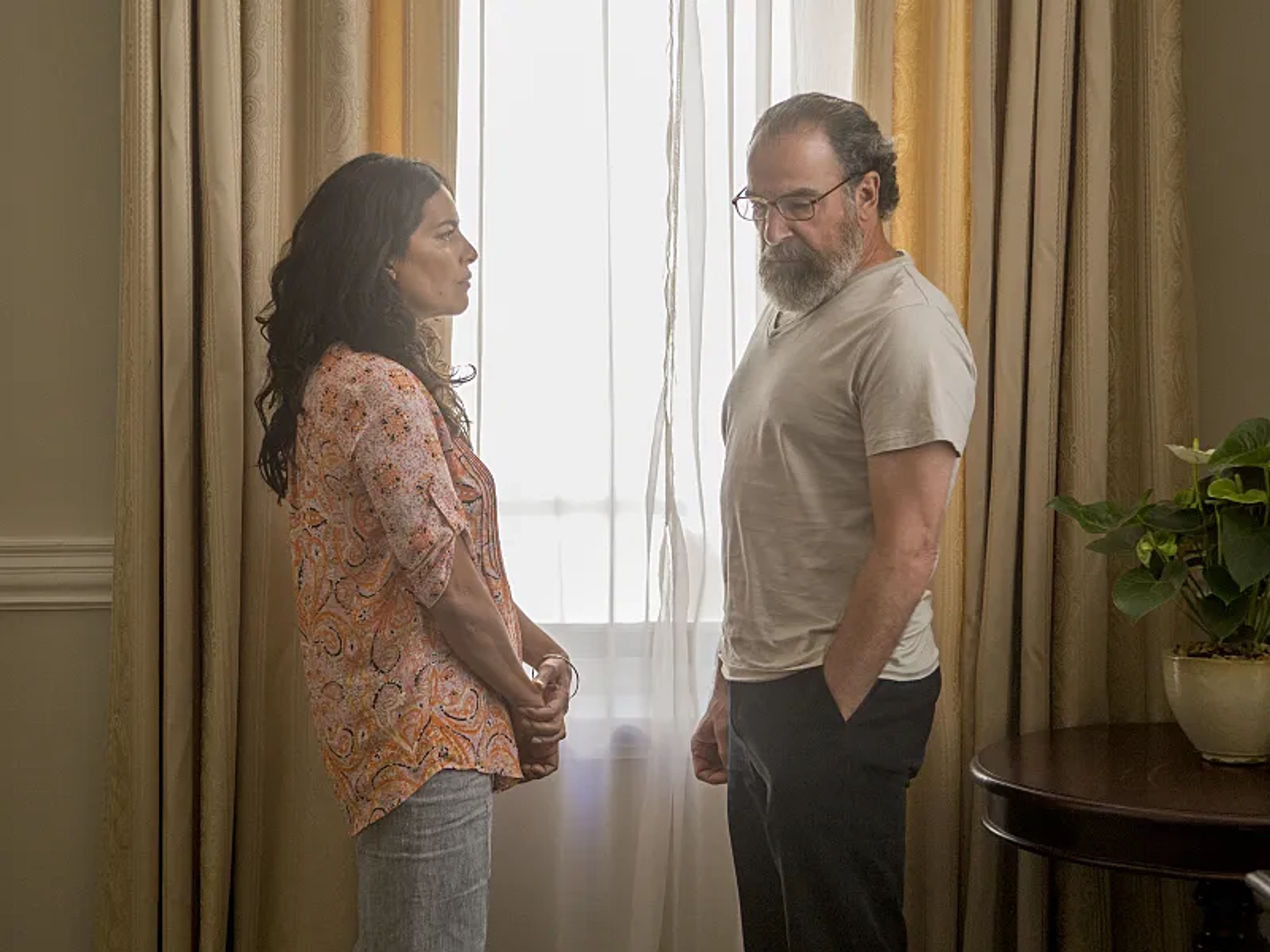 Mandy Patinkin and Sarita Choudhury in Homeland (2011)