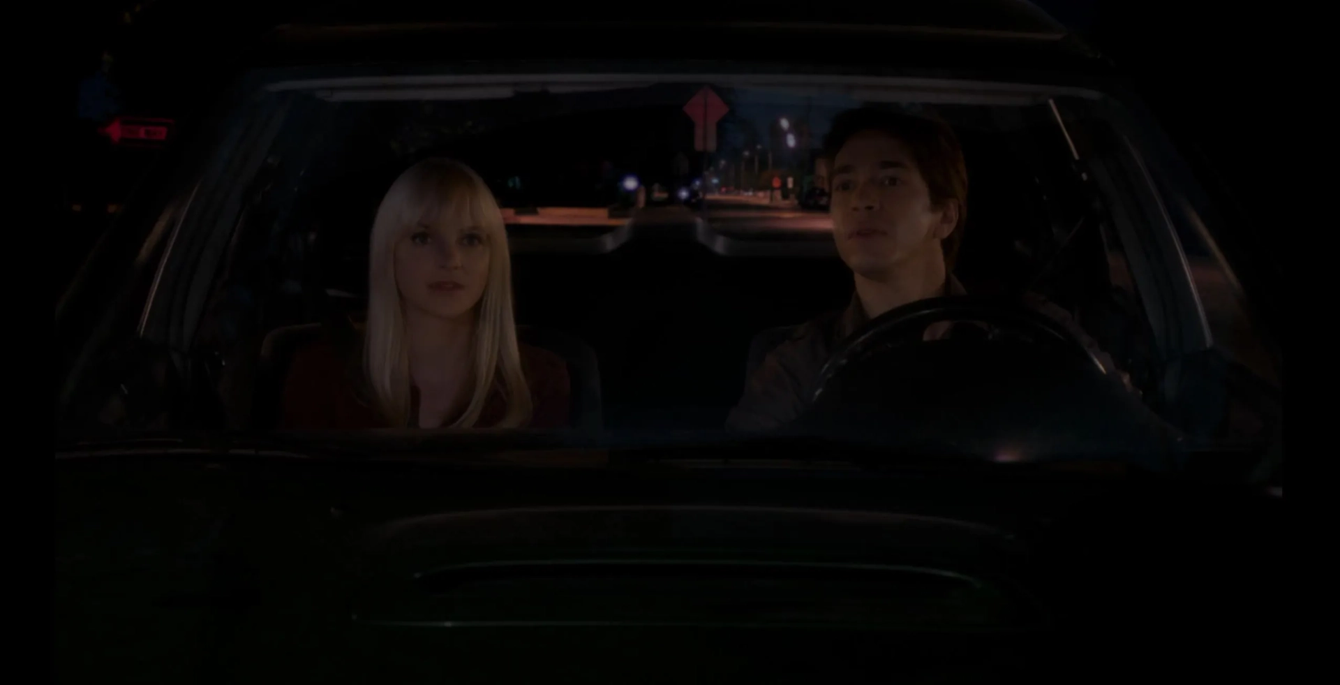 Anna Faris and Justin Long in Mom (2013)