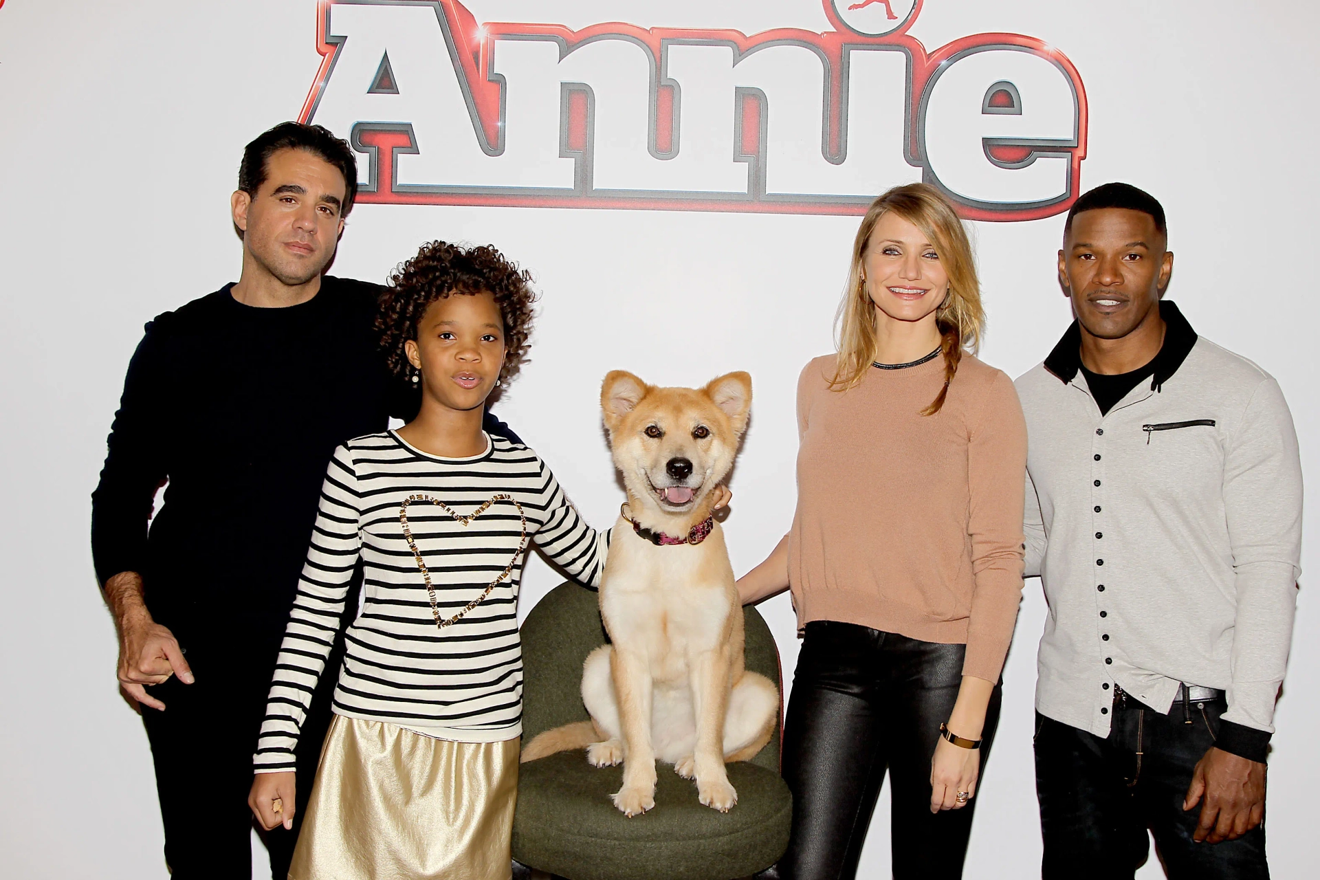 Cameron Diaz, Jamie Foxx, Bobby Cannavale, and Quvenzhané Wallis in Annie (2014)