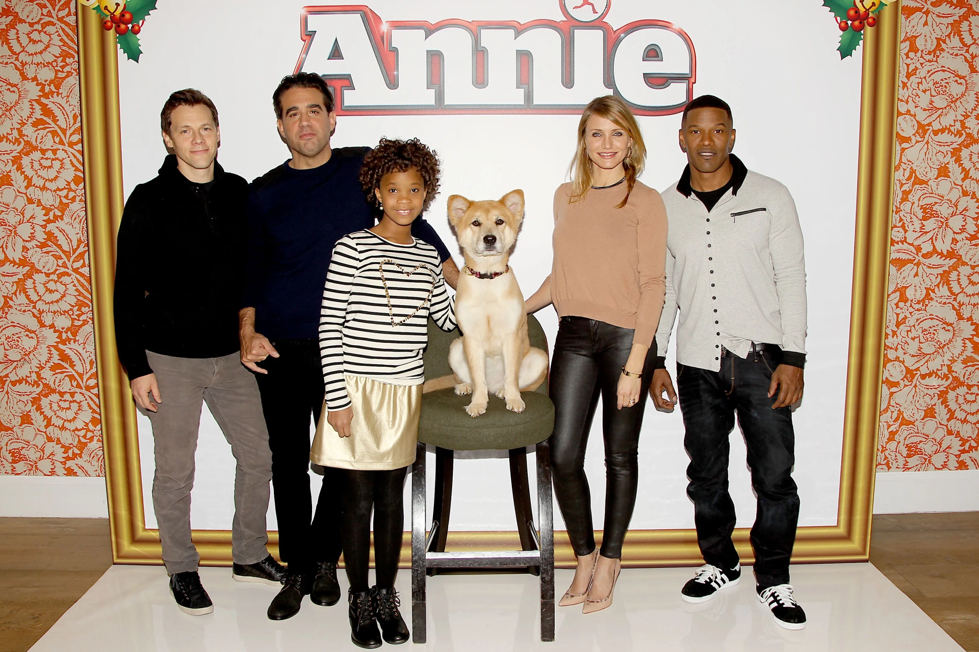 Cameron Diaz, Jamie Foxx, Bobby Cannavale, and Quvenzhané Wallis in Annie (2014)