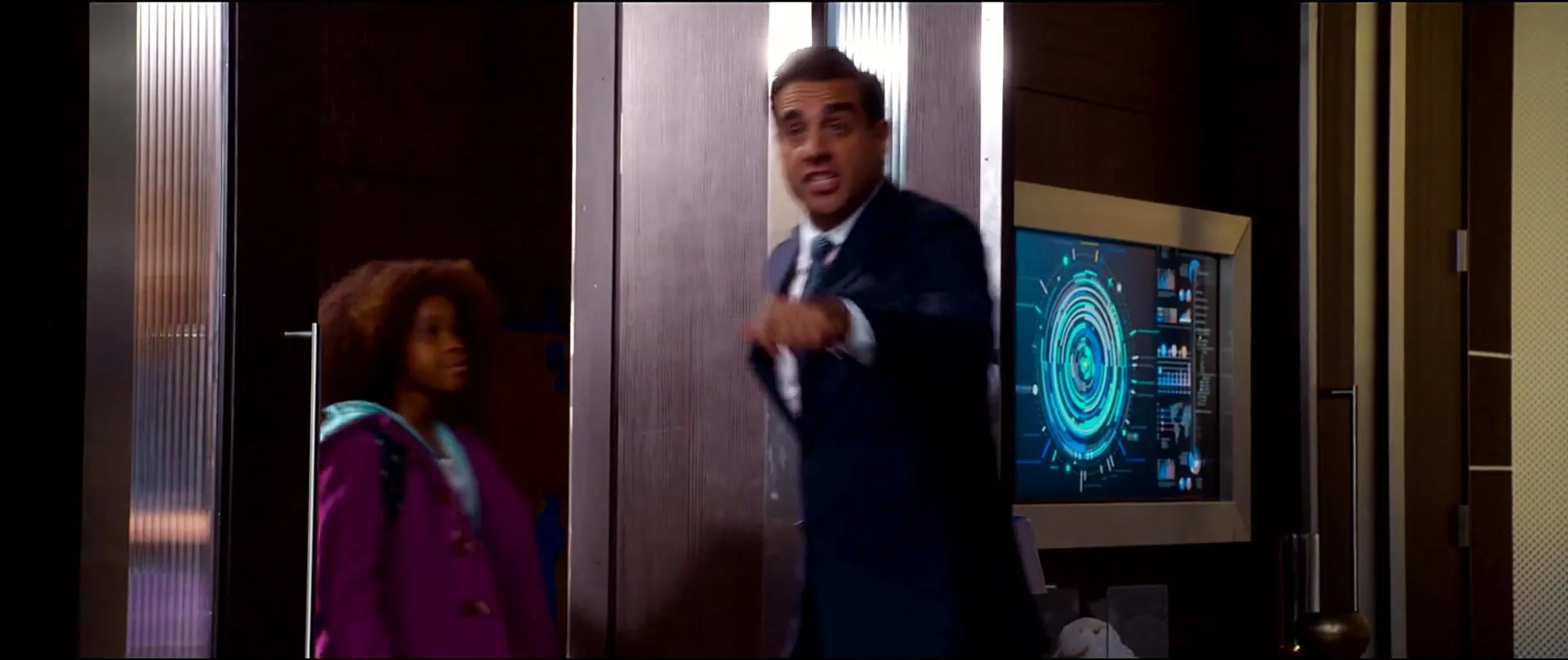 Bobby Cannavale and Quvenzhané Wallis in Annie (2014)