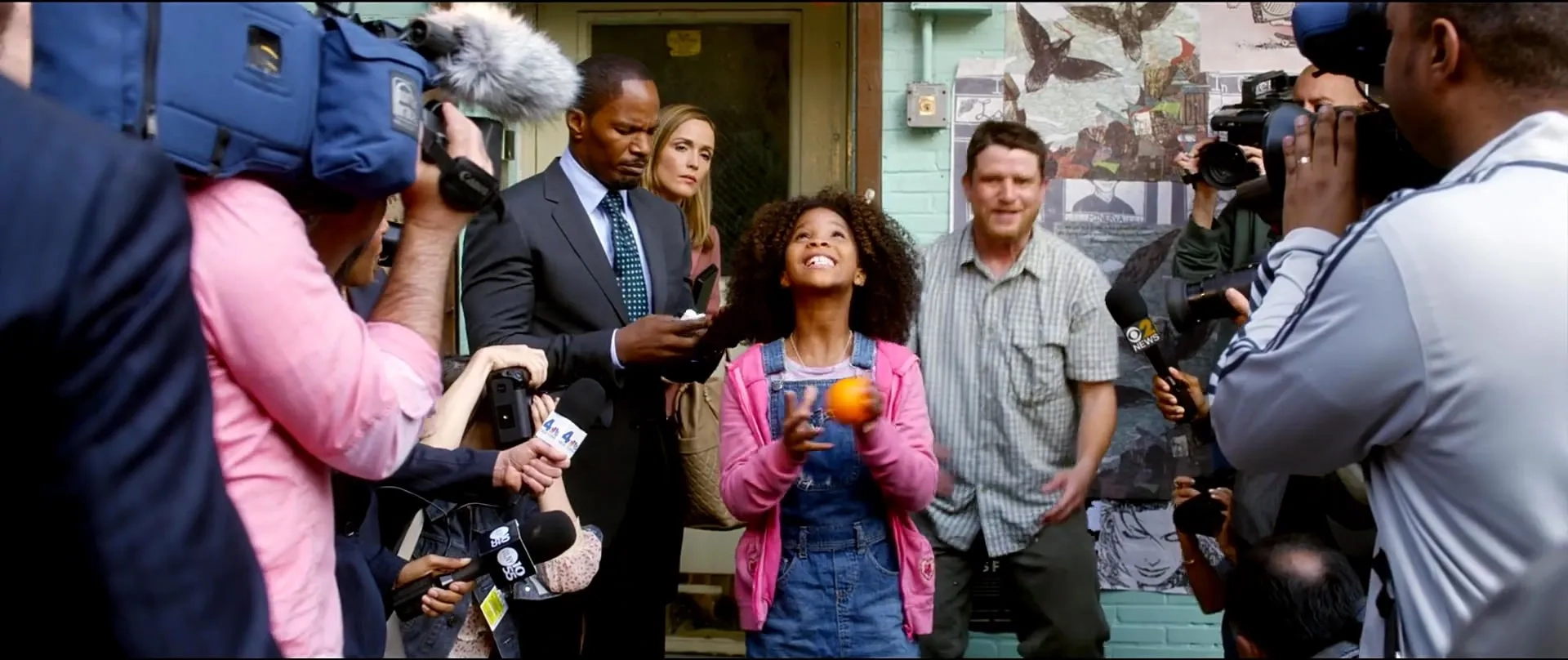 Jamie Foxx and Quvenzhané Wallis in Annie (2014)