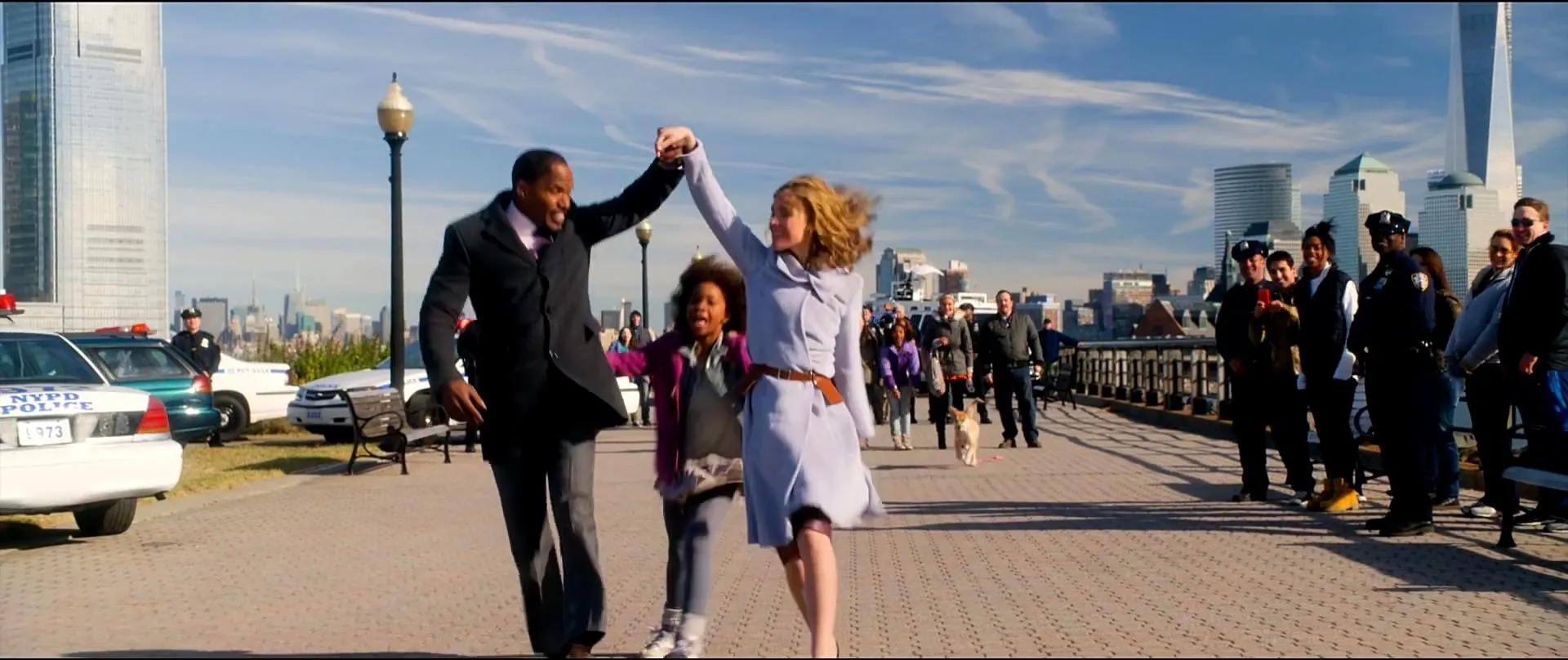 Jamie Foxx, Rose Byrne, Patricia Pinto, Francesca Pinto, and Quvenzhané Wallis in Annie (2014)