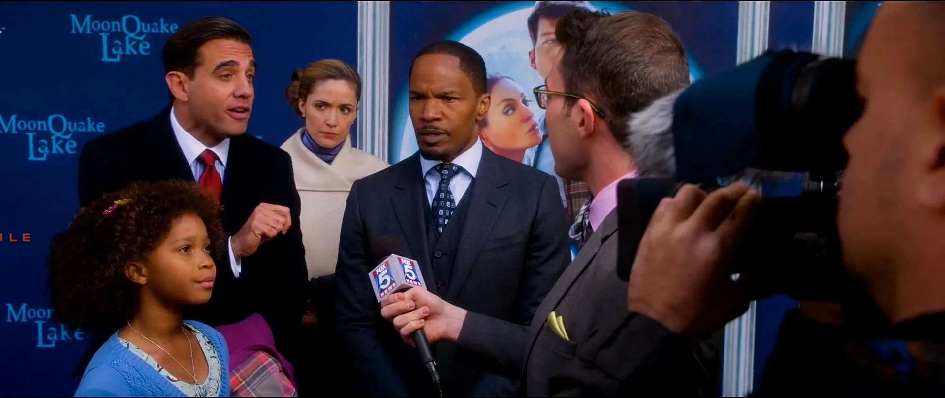 Jamie Foxx, Rose Byrne, Bobby Cannavale, and Quvenzhané Wallis in Annie (2014)