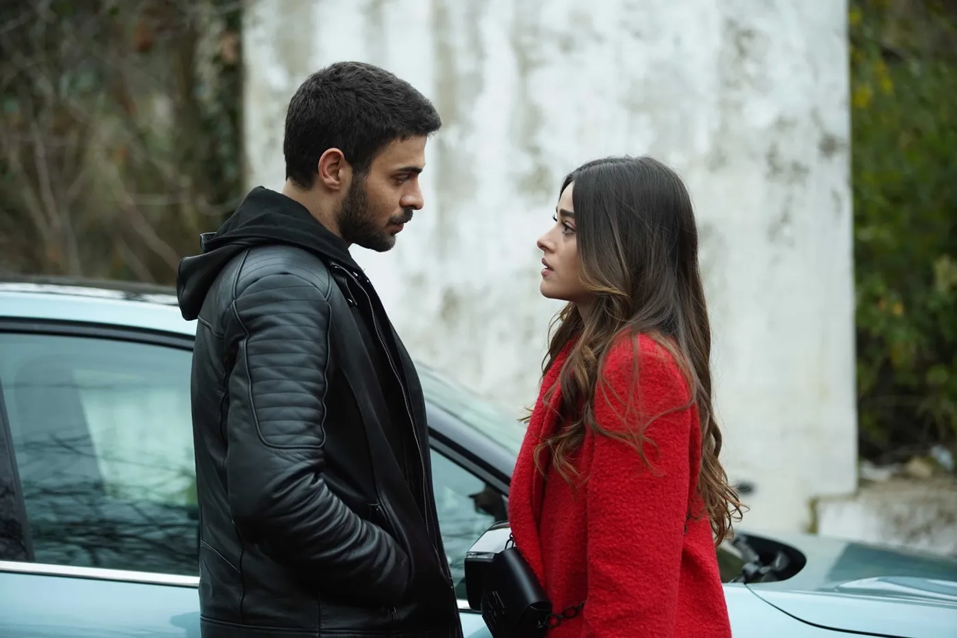 Halit Özgür Sari and Simay Barlas in Wild Heart (2023)