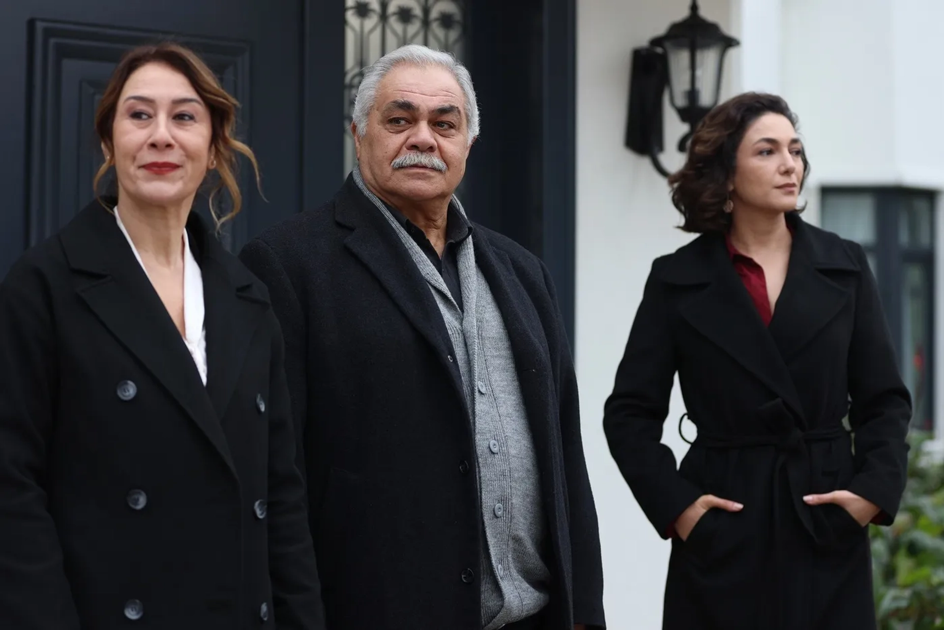 Aysegül Ünsal, Osman Alkas, and Sebnem Hassanisoughi in Wild Heart (2023)