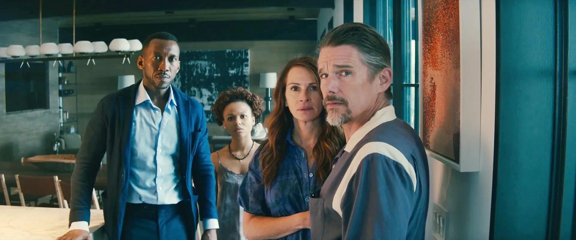 Ethan Hawke, Julia Roberts, Mahershala Ali, and Myha'la in Leave the World Behind (2023)