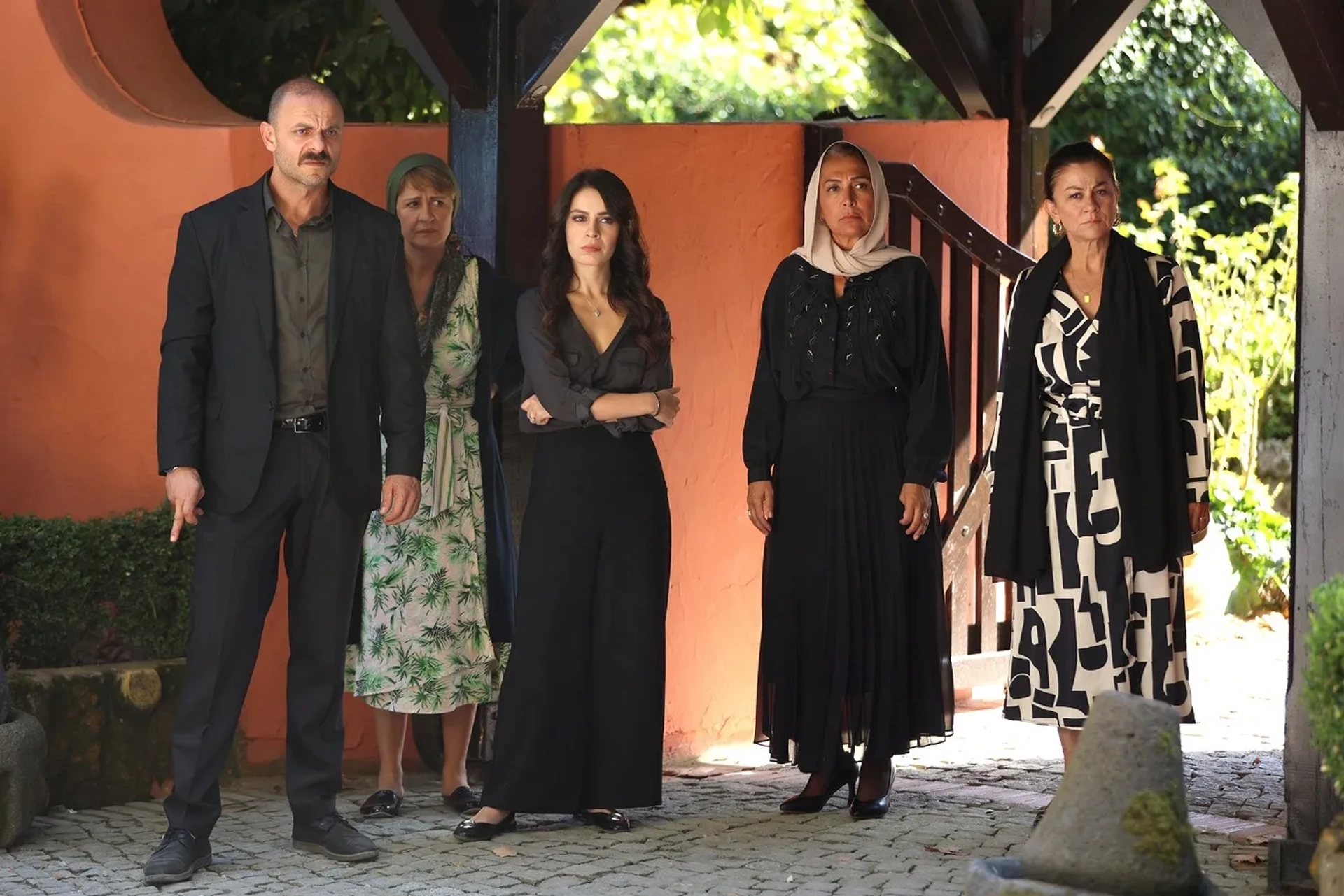 Hülya Gülsen, Asuman Dabak, Hülya Sen, Tevfik Erman Kutlu, and Canan Atalay in Boundless Love (2023)