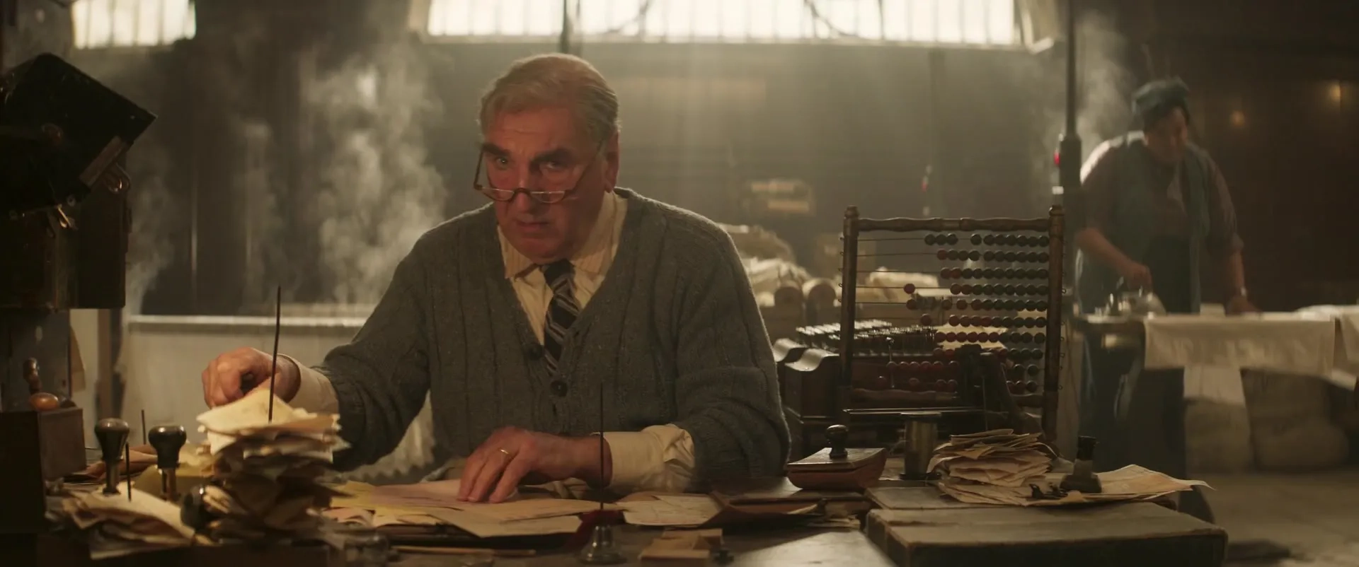 Jim Carter and Natasha Rothwell in Wonka (2023)