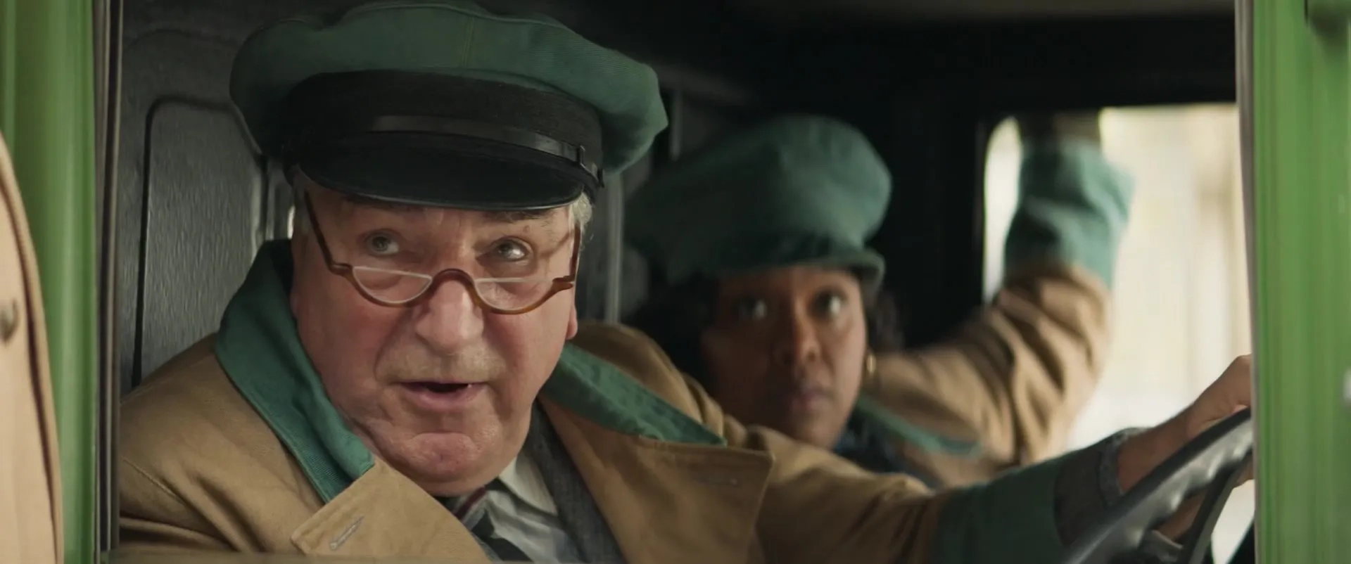 Jim Carter and Natasha Rothwell in Wonka (2023)