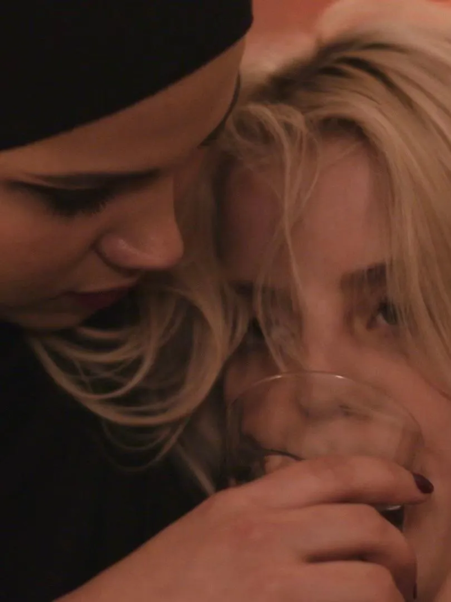 Ulrikke Falch and Iman Meskini in Skam (2015)