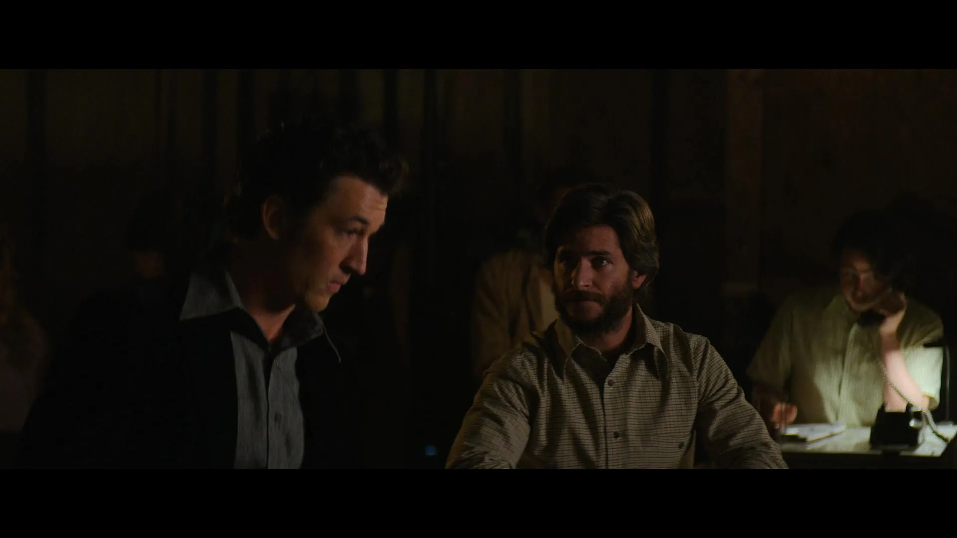 Miles Teller and Zack Schor in The Offer (2022)