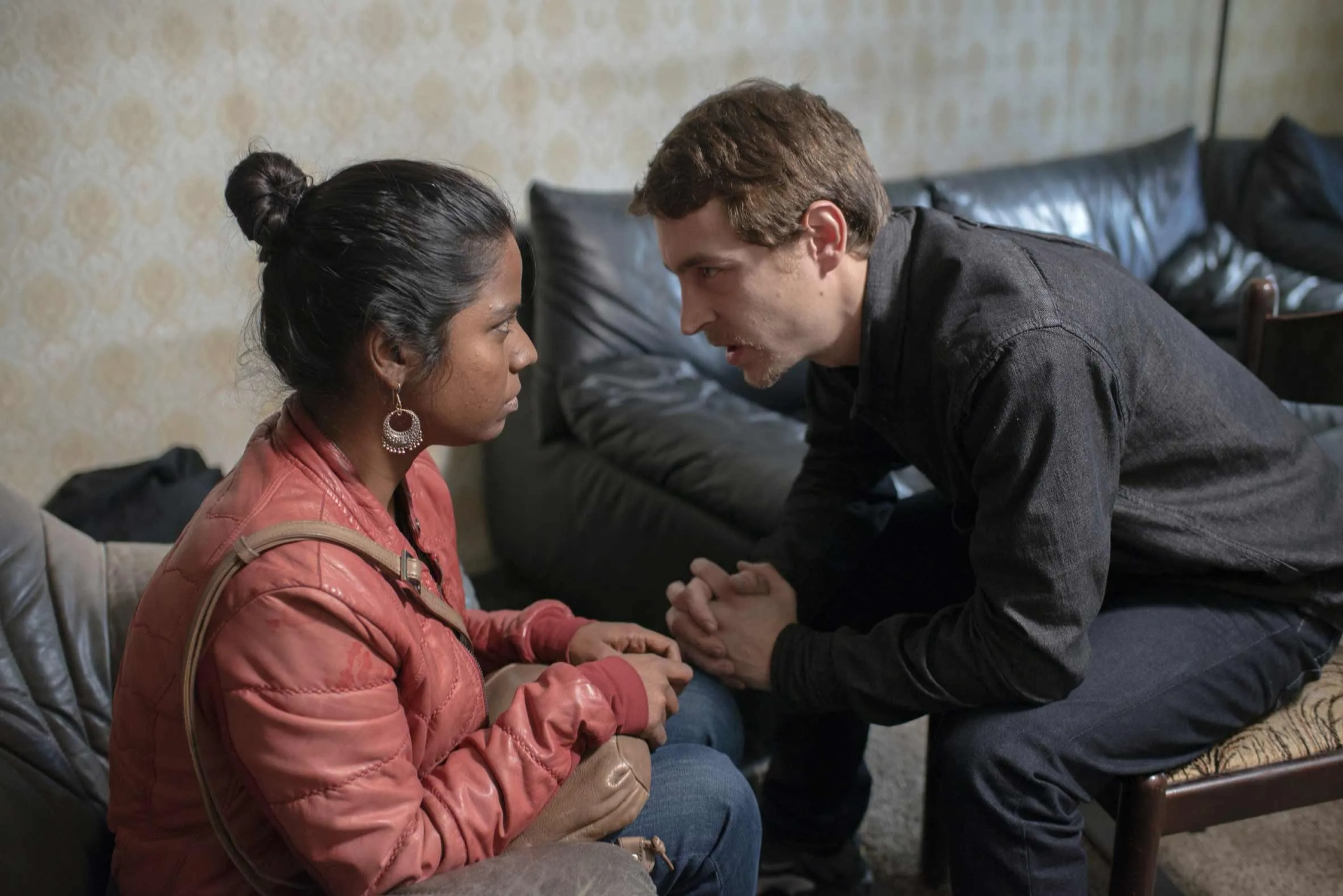 Vincent Rottiers and Kalieaswari Srinivasan in Dheepan (2015)