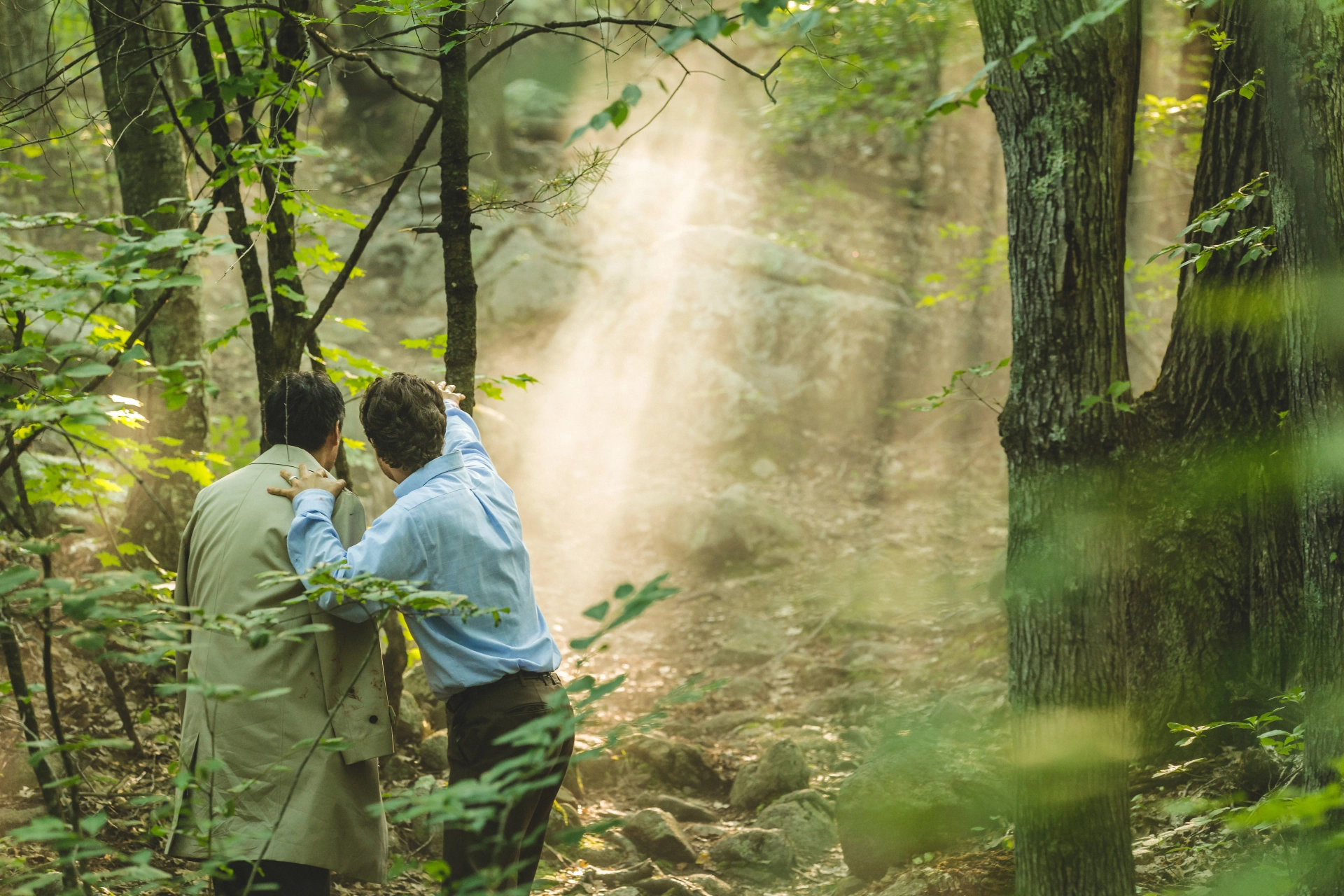 Matthew McConaughey and Ken Watanabe in The Sea of Trees (2015)