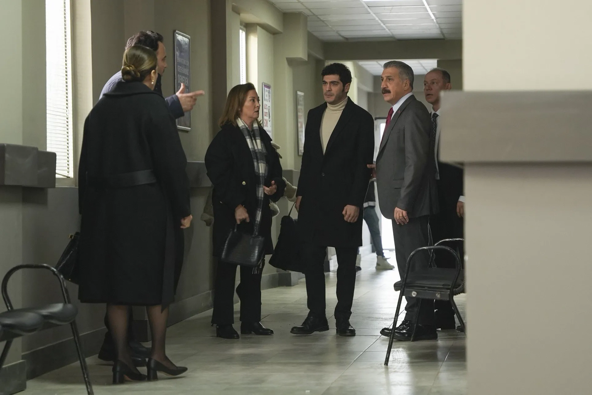 Cem Davran, Ferit Aktug, Yesim Gül Aksar, Berrin Arisoy, and Burak Deniz in Another Love (2023)