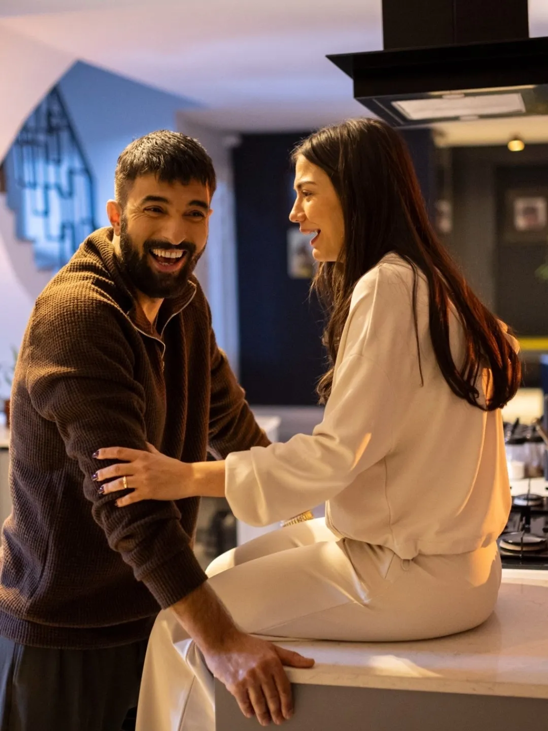 Engin Akyürek and Demet Özdemir in My Name Is Farah (2023)