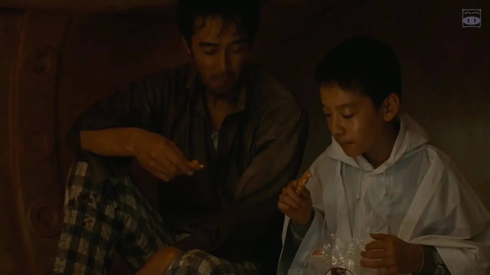 Hiroshi Abe and Taiyô Yoshizawa in After the Storm (2016)