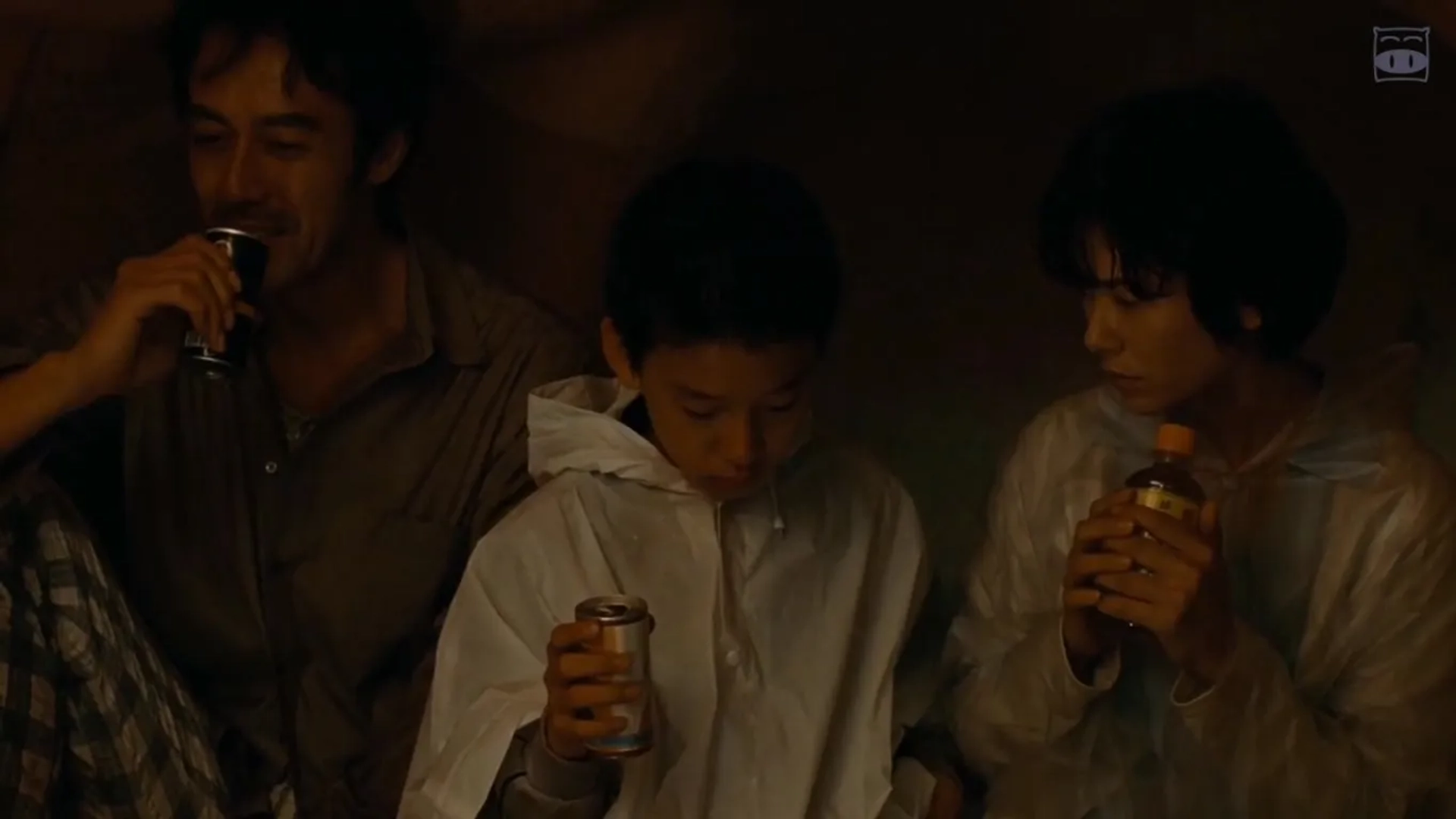 Hiroshi Abe, Yôko Maki, and Taiyô Yoshizawa in After the Storm (2016)