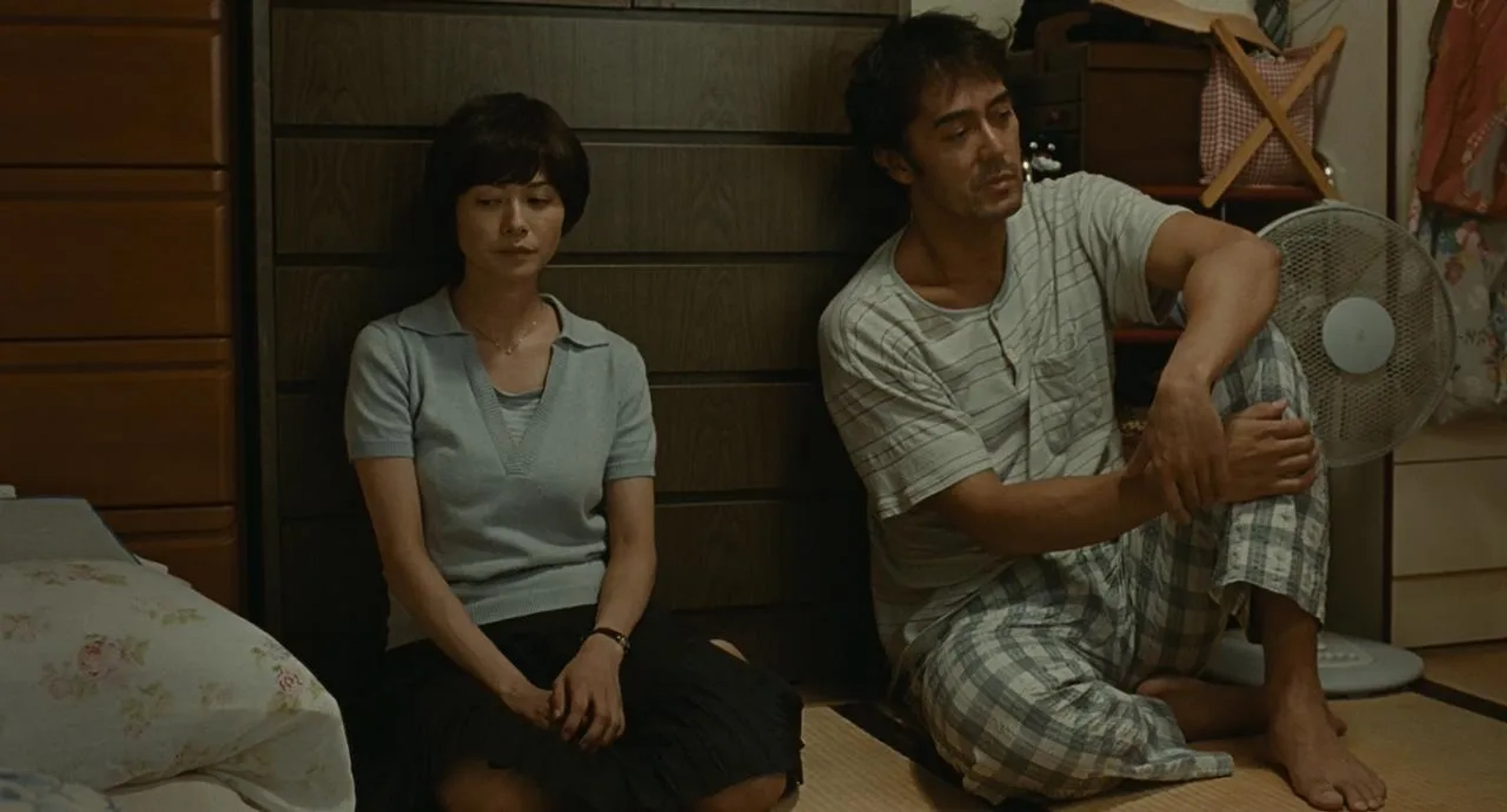 Hiroshi Abe and Yôko Maki in After the Storm (2016)