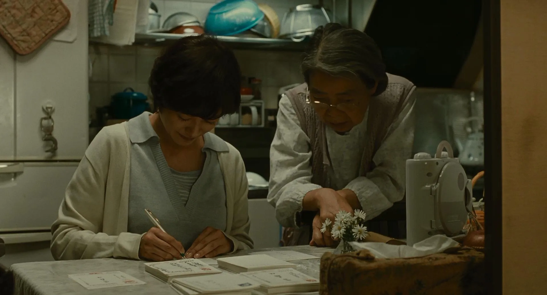 Kirin Kiki and Yôko Maki in After the Storm (2016)