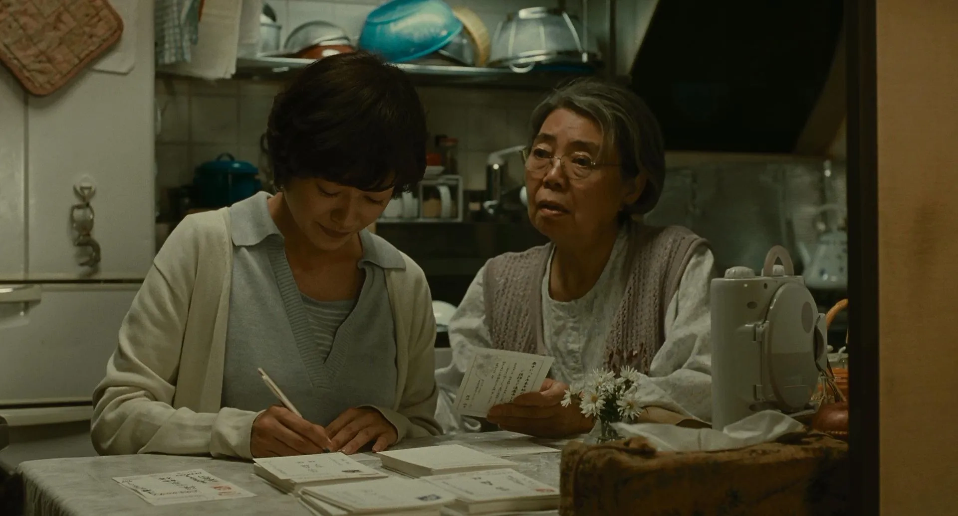 Kirin Kiki and Yôko Maki in After the Storm (2016)