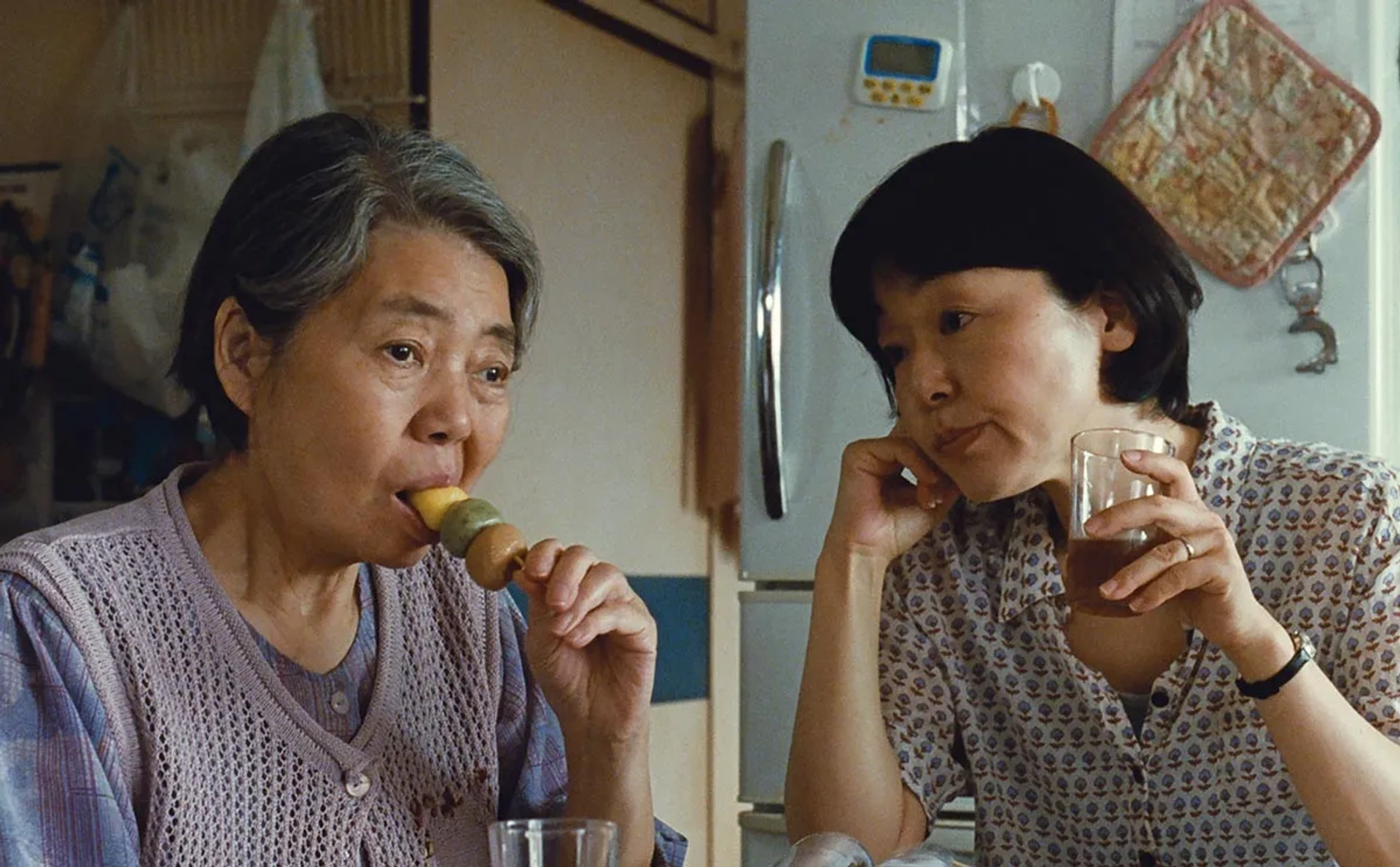 Kirin Kiki and Satomi Kobayashi in After the Storm (2016)