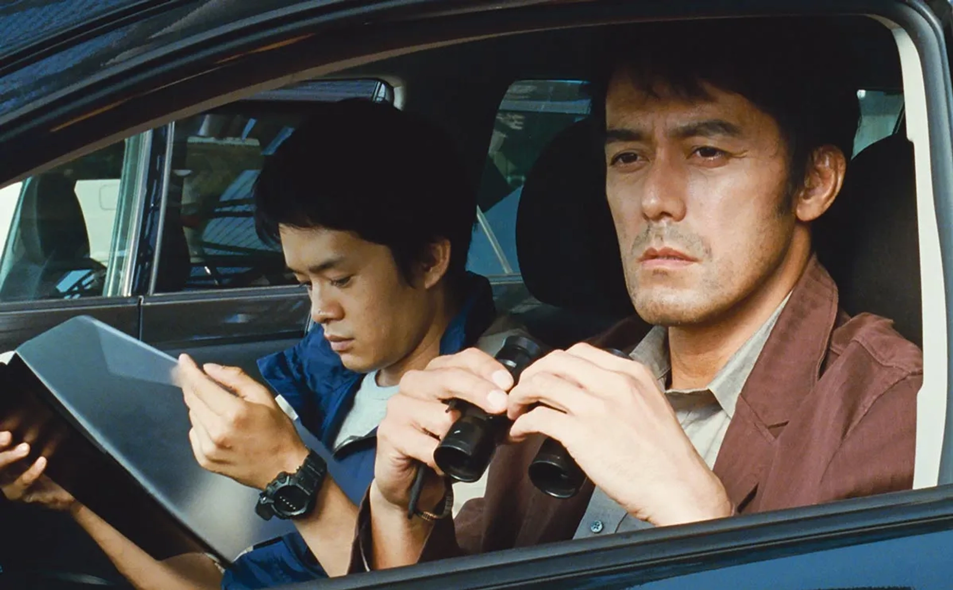 Hiroshi Abe and Sôsuke Ikematsu in After the Storm (2016)