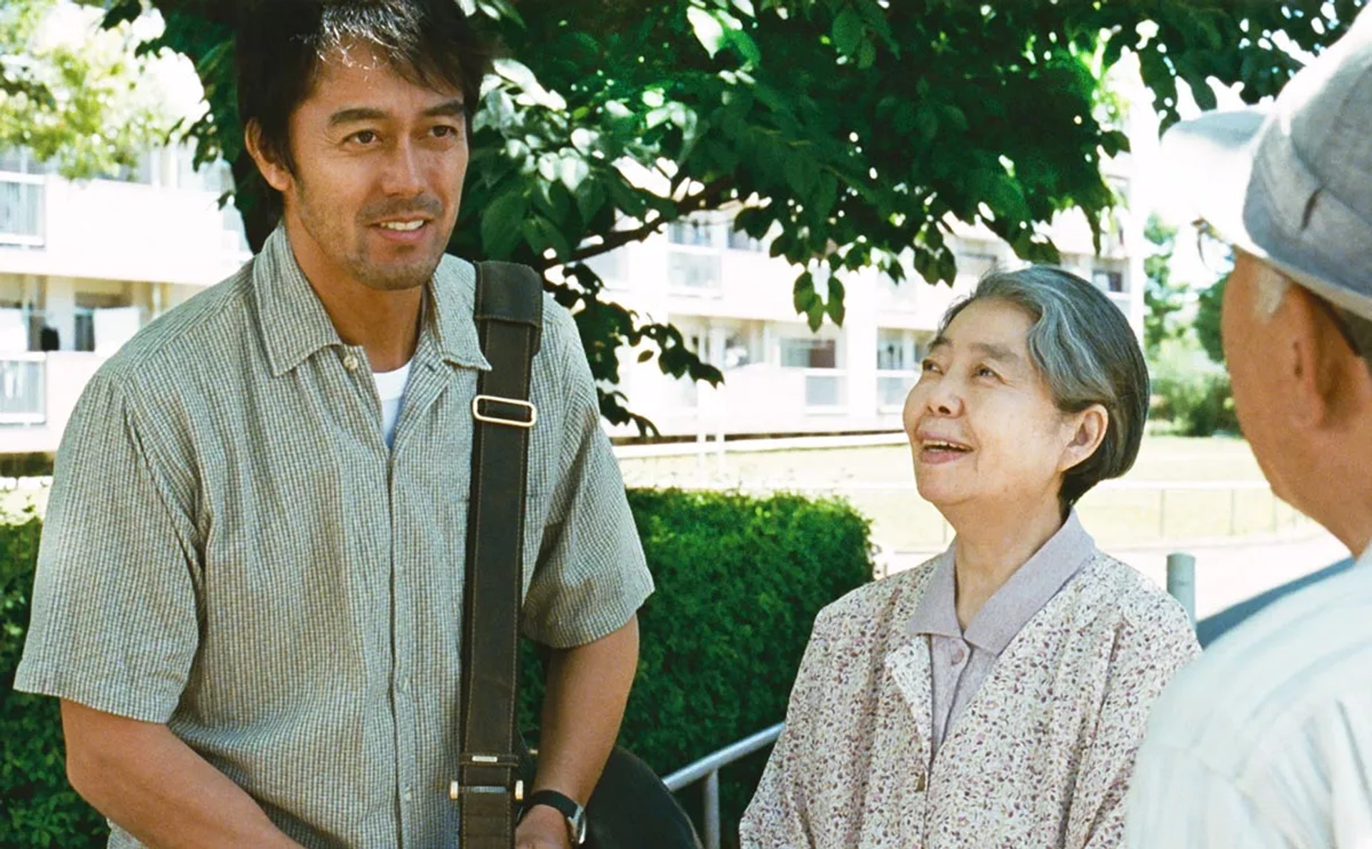 Hiroshi Abe and Kirin Kiki in After the Storm (2016)