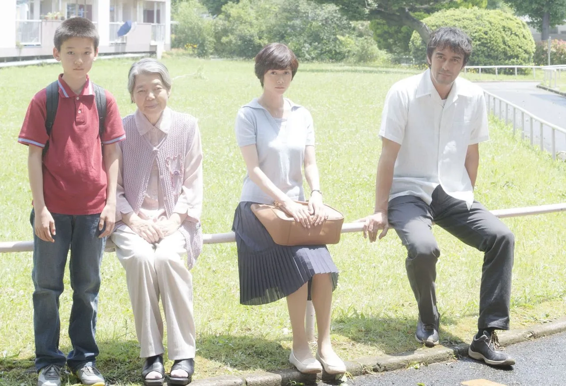 Hiroshi Abe, Kirin Kiki, Yôko Maki, and Taiyô Yoshizawa in After the Storm (2016)