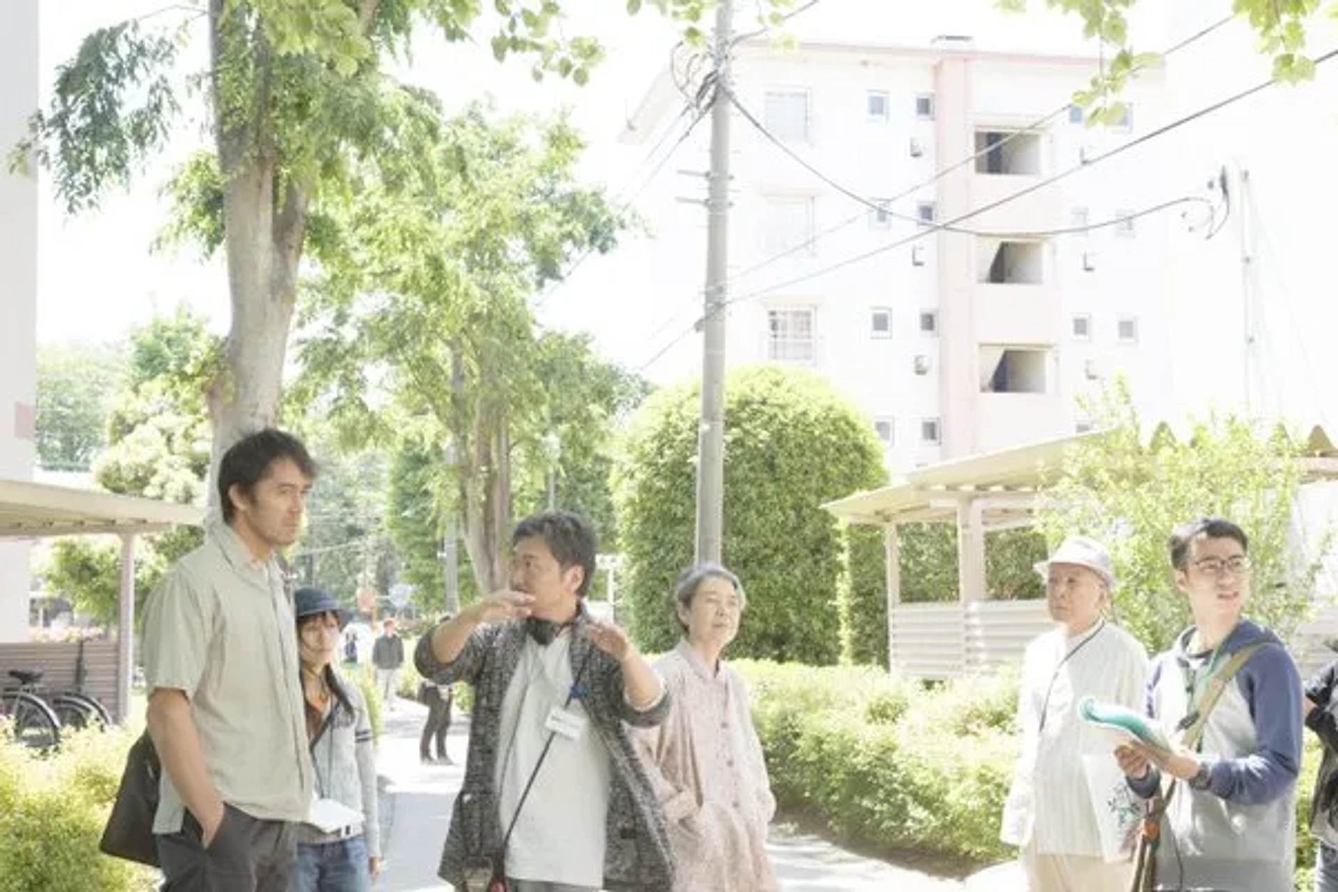 Hiroshi Abe, Kirin Kiki, and Hirokazu Koreeda in After the Storm (2016)