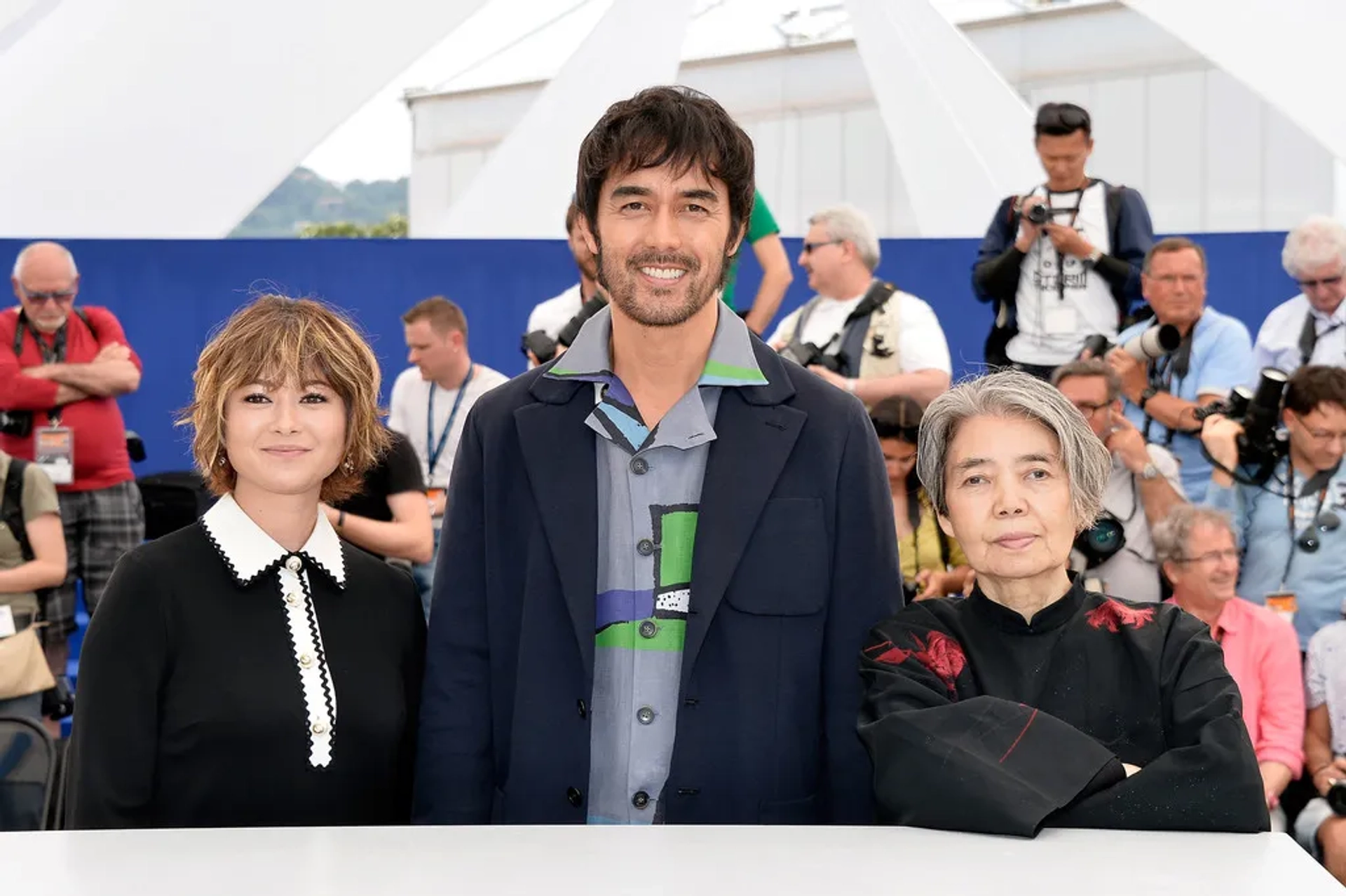 Hiroshi Abe, Kirin Kiki, and Yôko Maki at an event for After the Storm (2016)